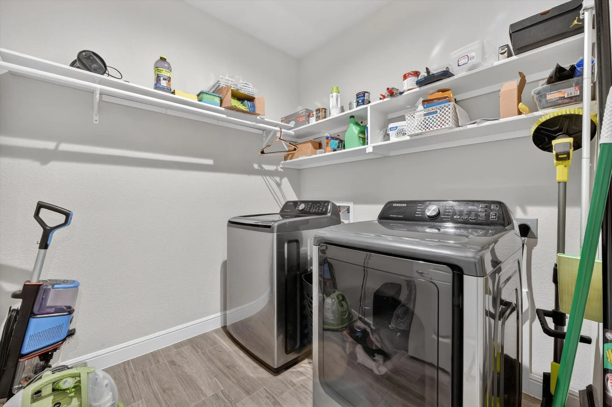Single Family Residence For Sale in Parker County , 2428 O'Connor Ranch Drive, Weatherford, Texas 76087, 3 Bedroom, 2 Bathroom, 2 Garage spaces, 1,736 Sqft, built in 2021, mls#21286074, Real Estate Agent in Weatherford, Homes For Sale in Parker county, Homes For Sale in Weatherford, Realtor in Weatherford Texas, Real Estate Brokerage Independent Realty Texas, Luminita Cordes Realtor