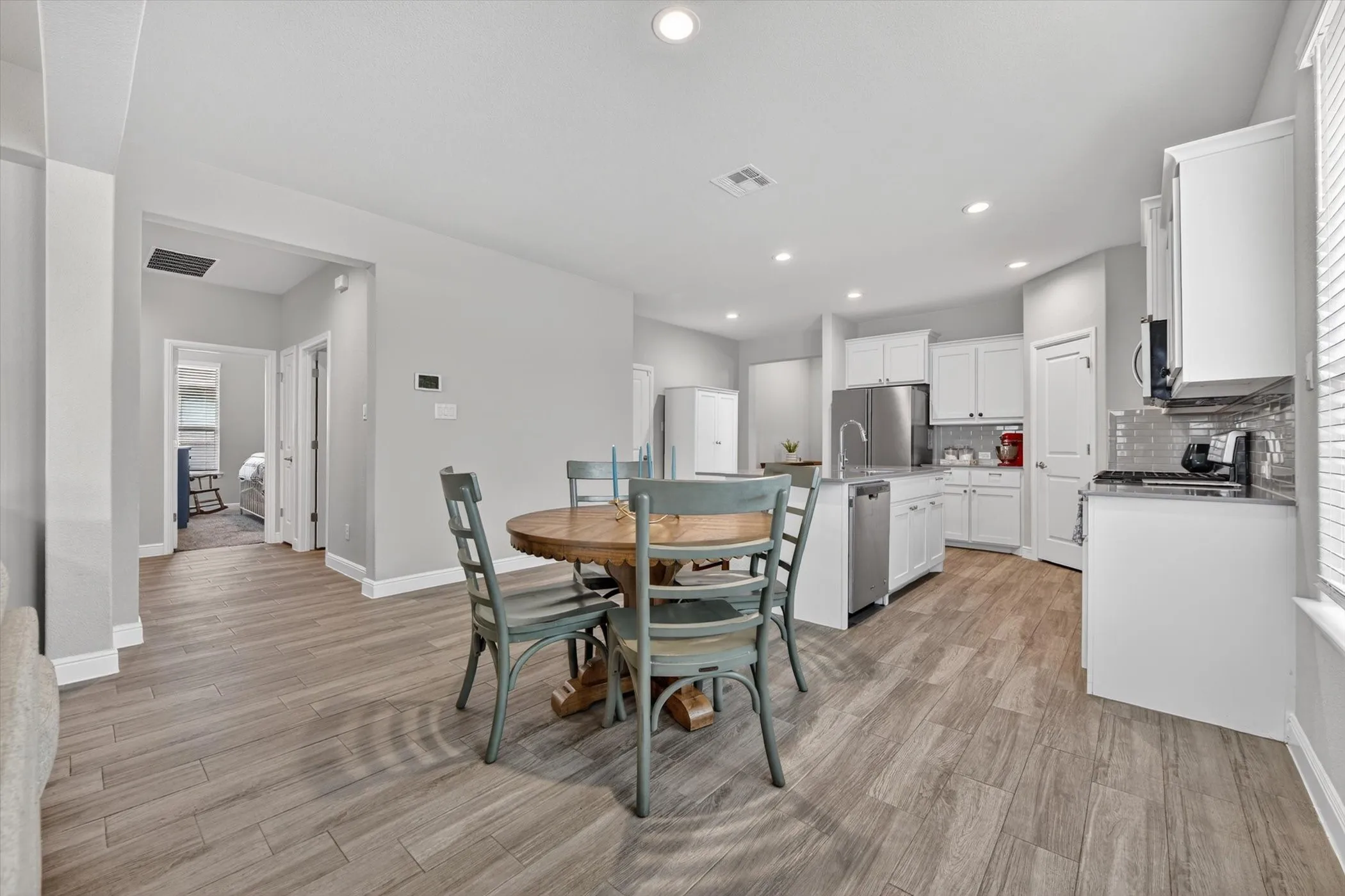 Single Family Residence For Sale in Parker County , 2428 O'Connor Ranch Drive, Weatherford, Texas 76087, 3 Bedroom, 2 Bathroom, 2 Garage spaces, 1,736 Sqft, built in 2021, mls#21286074, Real Estate Agent in Weatherford, Homes For Sale in Parker county, Homes For Sale in Weatherford, Realtor in Weatherford Texas, Real Estate Brokerage Independent Realty Texas, Luminita Cordes Realtor