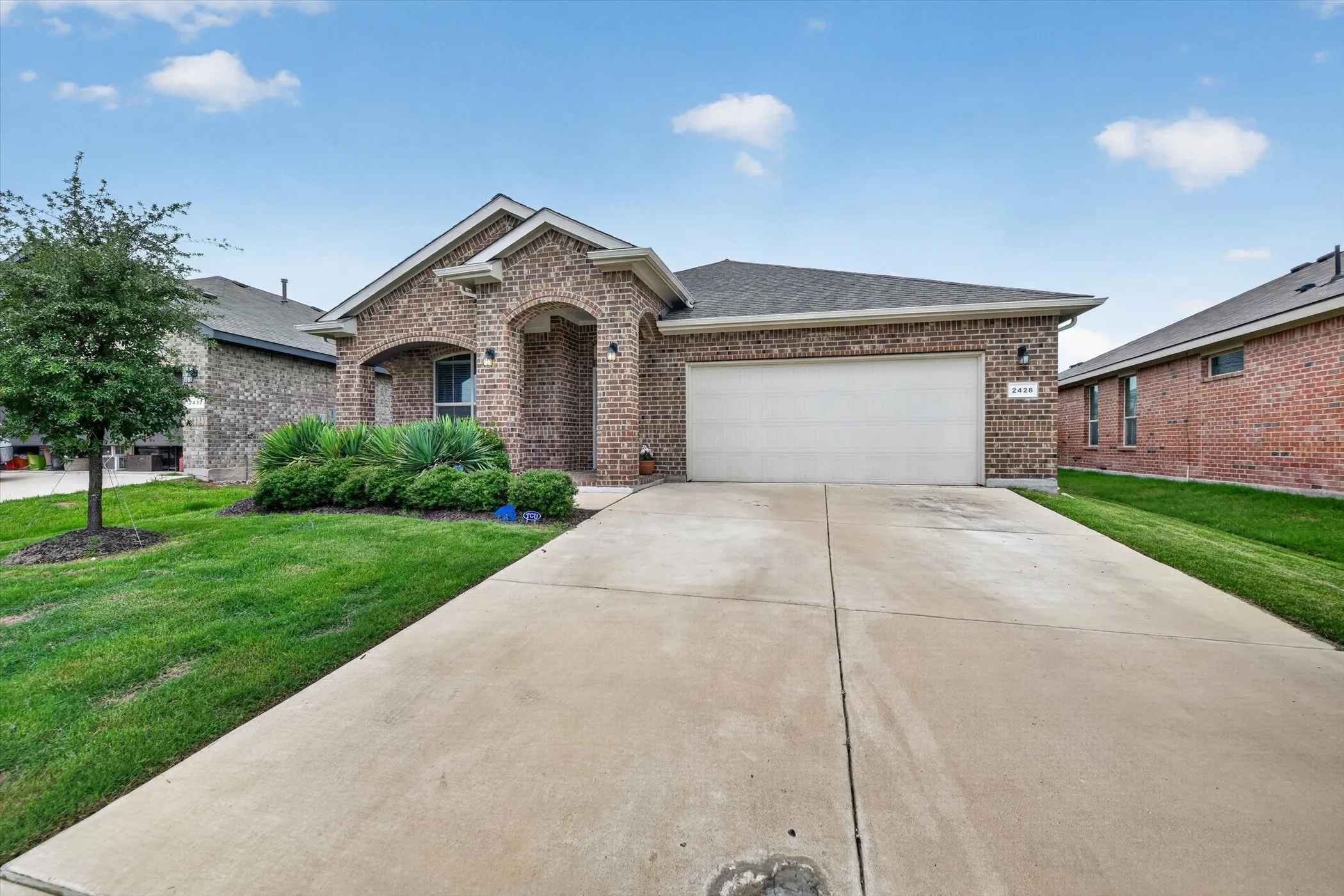 Single Family Residence For Sale in Parker County , 2428 O'Connor Ranch Drive, Weatherford, Texas 76087, 3 Bedroom, 2 Bathroom, 2 Garage spaces, 1,736 Sqft, built in 2021, mls#21286074, Real Estate Agent in Weatherford, Homes For Sale in Parker county, Homes For Sale in Weatherford, Realtor in Weatherford Texas, Real Estate Brokerage Independent Realty Texas, Luminita Cordes Realtor