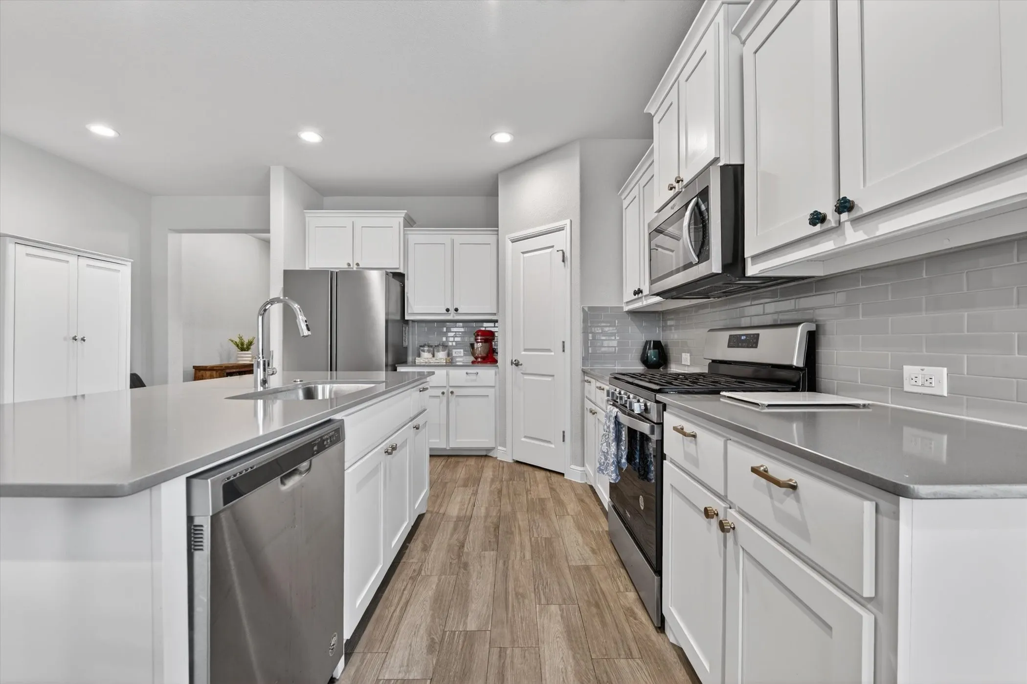 Single Family Residence For Sale in Parker County , 2428 O'Connor Ranch Drive, Weatherford, Texas 76087, 3 Bedroom, 2 Bathroom, 2 Garage spaces, 1,736 Sqft, built in 2021, mls#21286074, Real Estate Agent in Weatherford, Homes For Sale in Parker county, Homes For Sale in Weatherford, Realtor in Weatherford Texas, Real Estate Brokerage Independent Realty Texas, Luminita Cordes Realtor