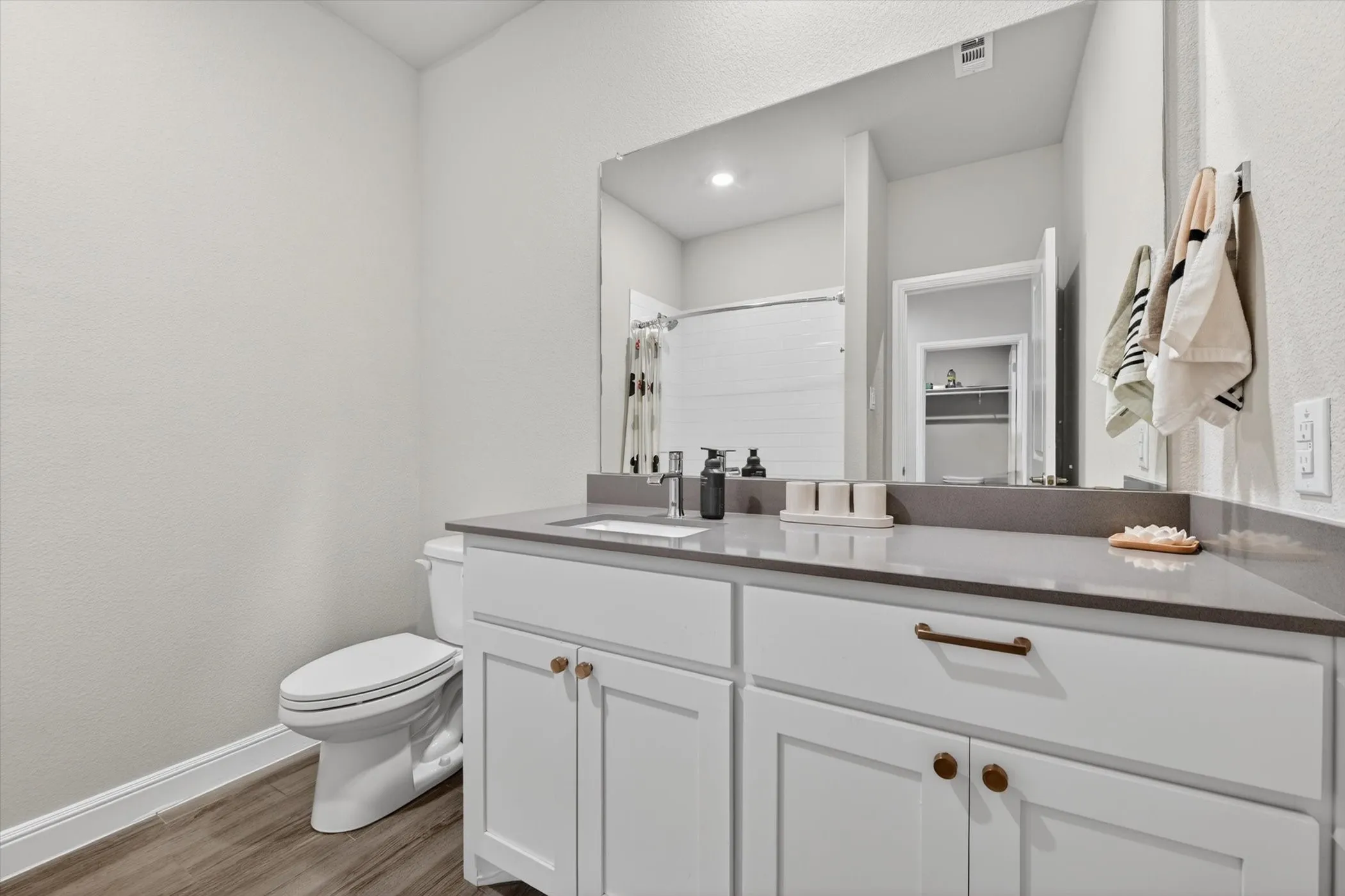 Single Family Residence For Sale in Parker County , 2428 O'Connor Ranch Drive, Weatherford, Texas 76087, 3 Bedroom, 2 Bathroom, 2 Garage spaces, 1,736 Sqft, built in 2021, mls#21286074, Real Estate Agent in Weatherford, Homes For Sale in Parker county, Homes For Sale in Weatherford, Realtor in Weatherford Texas, Real Estate Brokerage Independent Realty Texas, Luminita Cordes Realtor