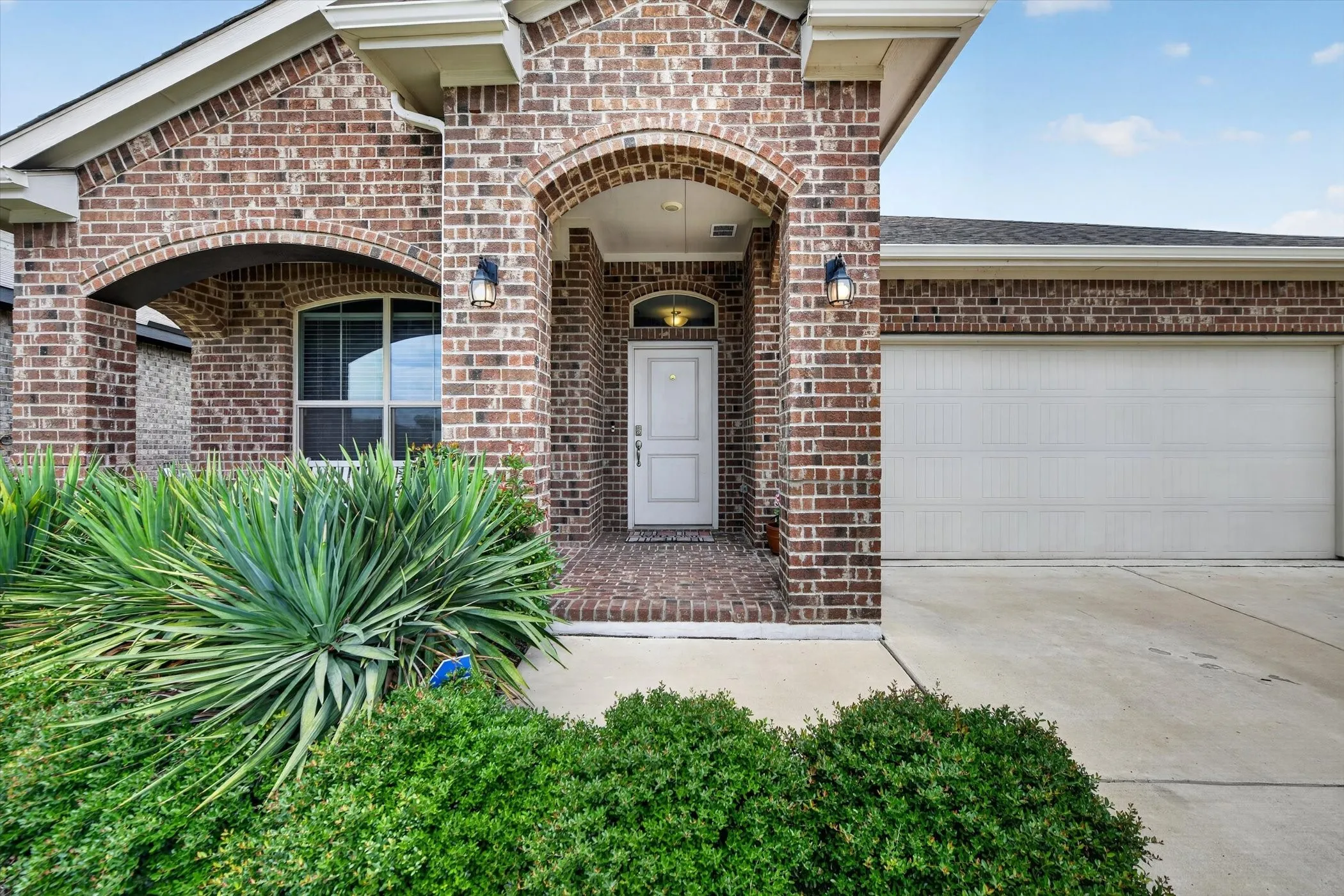 Single Family Residence For Sale in Parker County , 2428 O'Connor Ranch Drive, Weatherford, Texas 76087, 3 Bedroom, 2 Bathroom, 2 Garage spaces, 1,736 Sqft, built in 2021, mls#21286074, Real Estate Agent in Weatherford, Homes For Sale in Parker county, Homes For Sale in Weatherford, Realtor in Weatherford Texas, Real Estate Brokerage Independent Realty Texas, Luminita Cordes Realtor