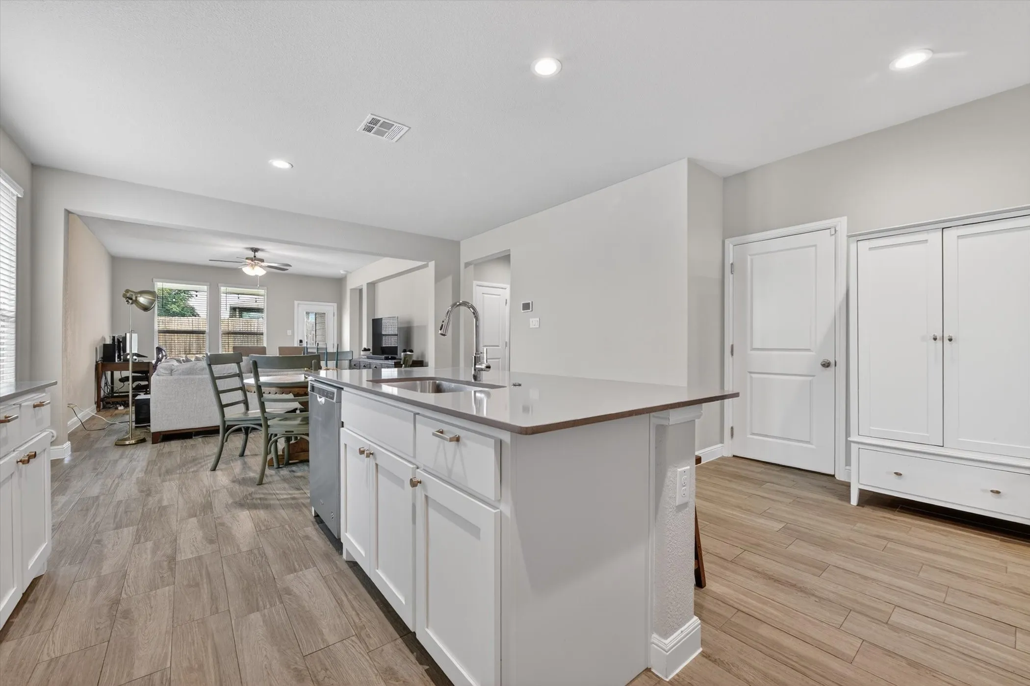 Single Family Residence For Sale in Parker County , 2428 O'Connor Ranch Drive, Weatherford, Texas 76087, 3 Bedroom, 2 Bathroom, 2 Garage spaces, 1,736 Sqft, built in 2021, mls#21286074, Real Estate Agent in Weatherford, Homes For Sale in Parker county, Homes For Sale in Weatherford, Realtor in Weatherford Texas, Real Estate Brokerage Independent Realty Texas, Luminita Cordes Realtor