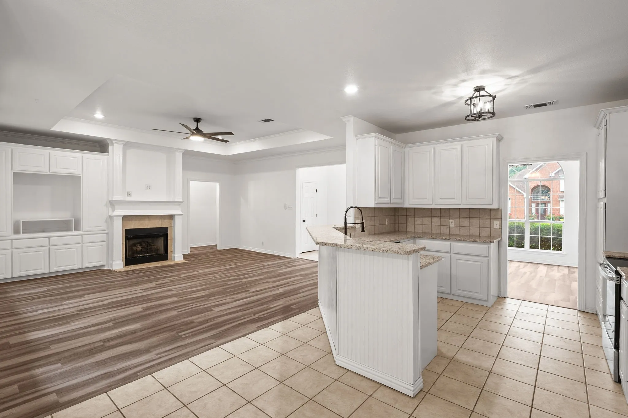 Single Family Residence For Sale in Grayson County , 2107 Rivercrest Circle, Denison, Texas 75020, 3 Bedroom, 2 Bathroom, 2 Garage spaces, 2,177 Sqft, built in 2002, mls#21282026, Real Estate Agent in Denison, Homes For Sale in Grayson county, Homes For Sale in Denison, Realtor in Denison Texas, Real Estate Brokerage Independent Realty Texas, Luminita Cordes Realtor