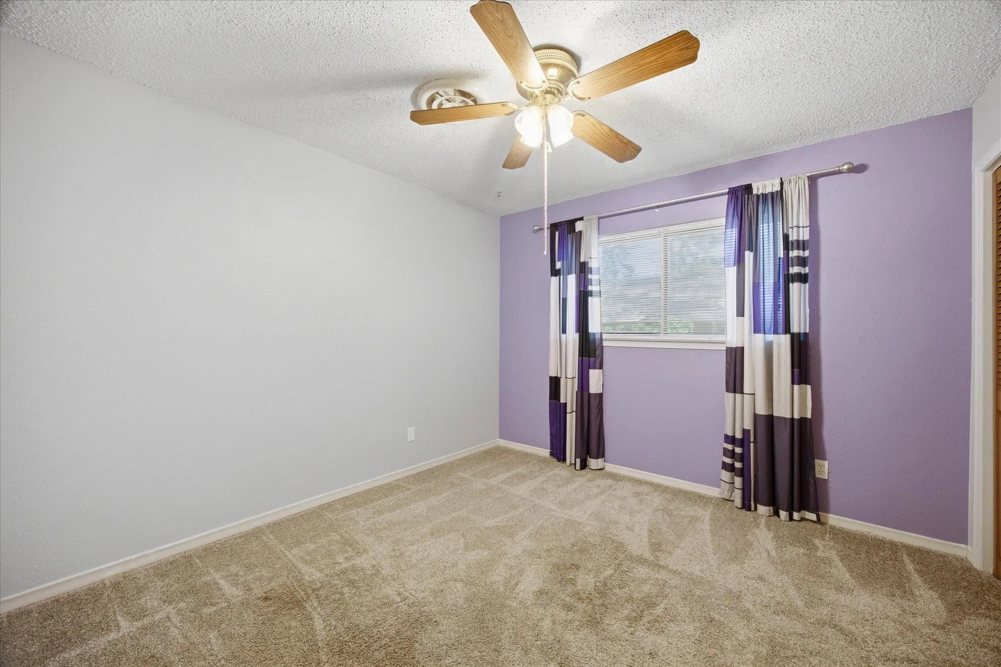 Single Family Residence For Sale in Hunt County , 2308 Royal Lane, Greenville, Texas 75402, 4 Bedroom, 3 Bathroom, 2 Garage spaces, 2,336 Sqft, built in 1968, mls#21280336, Real Estate Agent in Greenville, Homes For Sale in Hunt county, Homes For Sale in Greenville, Realtor in Greenville Texas, Real Estate Brokerage Independent Realty Texas, Luminita Cordes Realtor