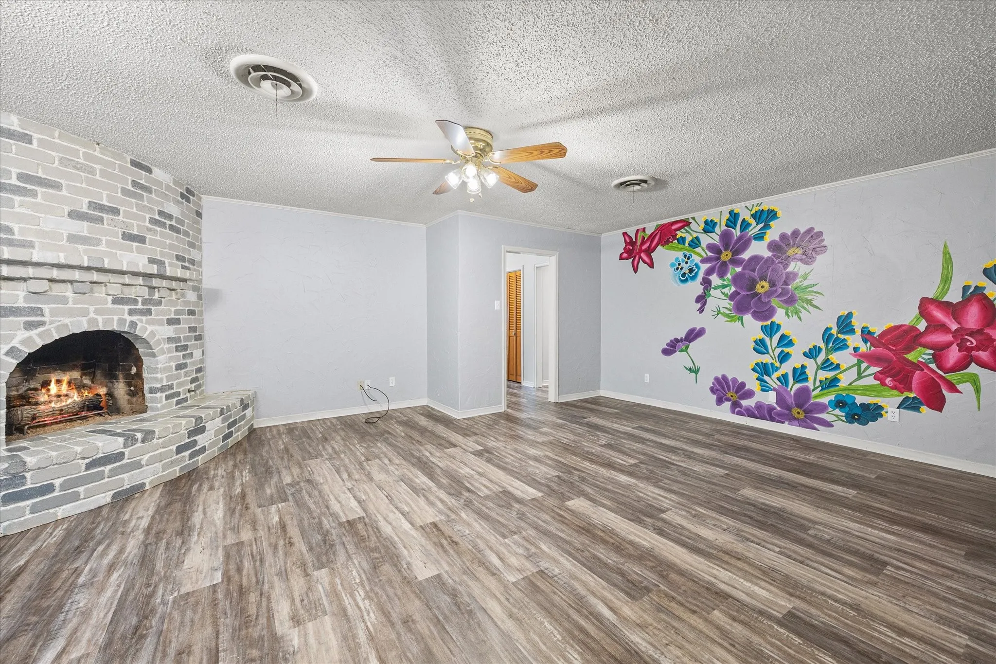 Single Family Residence For Sale in Hunt County , 2308 Royal Lane, Greenville, Texas 75402, 4 Bedroom, 3 Bathroom, 2 Garage spaces, 2,336 Sqft, built in 1968, mls#21280336, Real Estate Agent in Greenville, Homes For Sale in Hunt county, Homes For Sale in Greenville, Realtor in Greenville Texas, Real Estate Brokerage Independent Realty Texas, Luminita Cordes Realtor