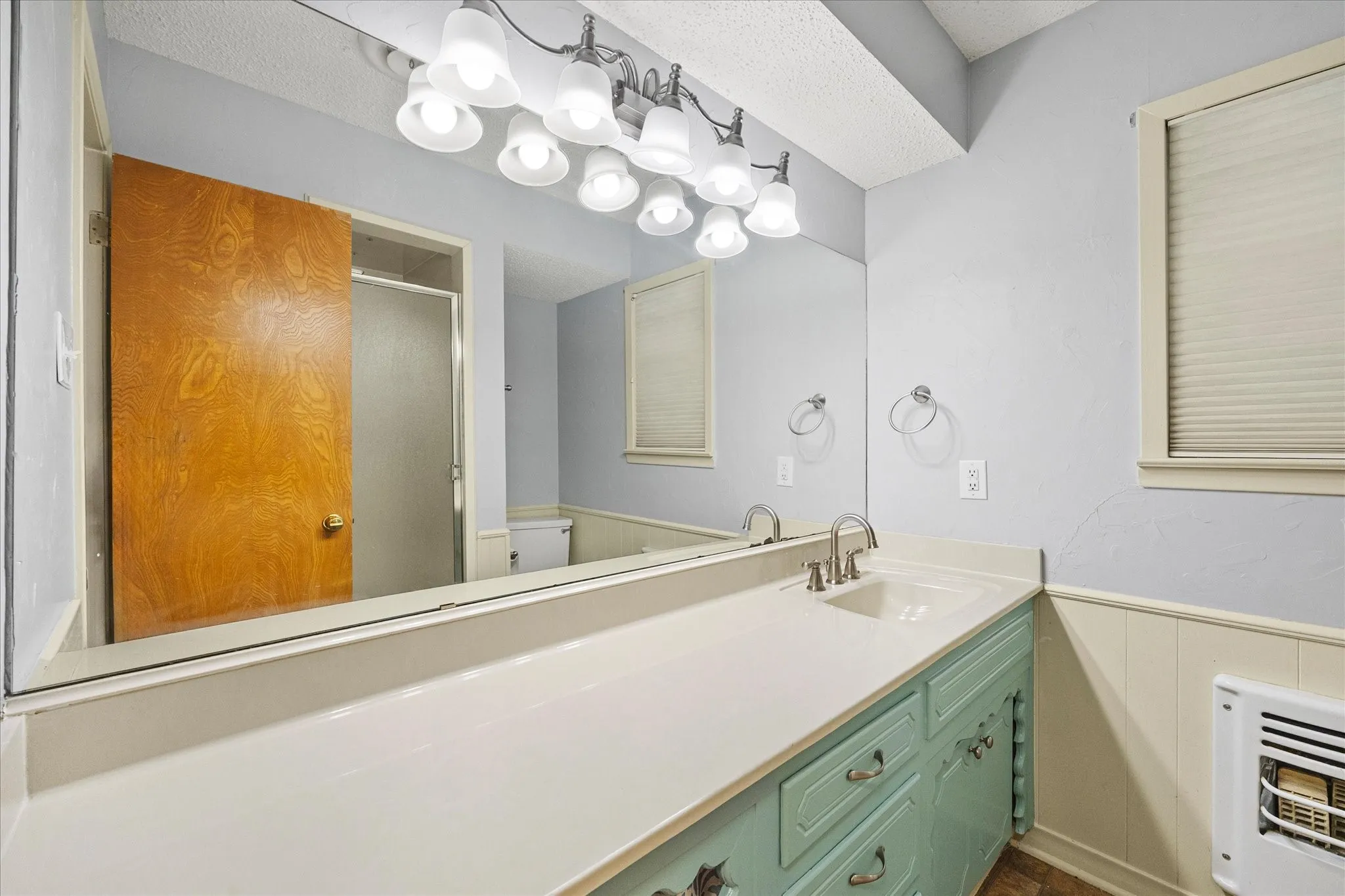 Single Family Residence For Sale in Hunt County , 2308 Royal Lane, Greenville, Texas 75402, 4 Bedroom, 3 Bathroom, 2 Garage spaces, 2,336 Sqft, built in 1968, mls#21280336, Real Estate Agent in Greenville, Homes For Sale in Hunt county, Homes For Sale in Greenville, Realtor in Greenville Texas, Real Estate Brokerage Independent Realty Texas, Luminita Cordes Realtor