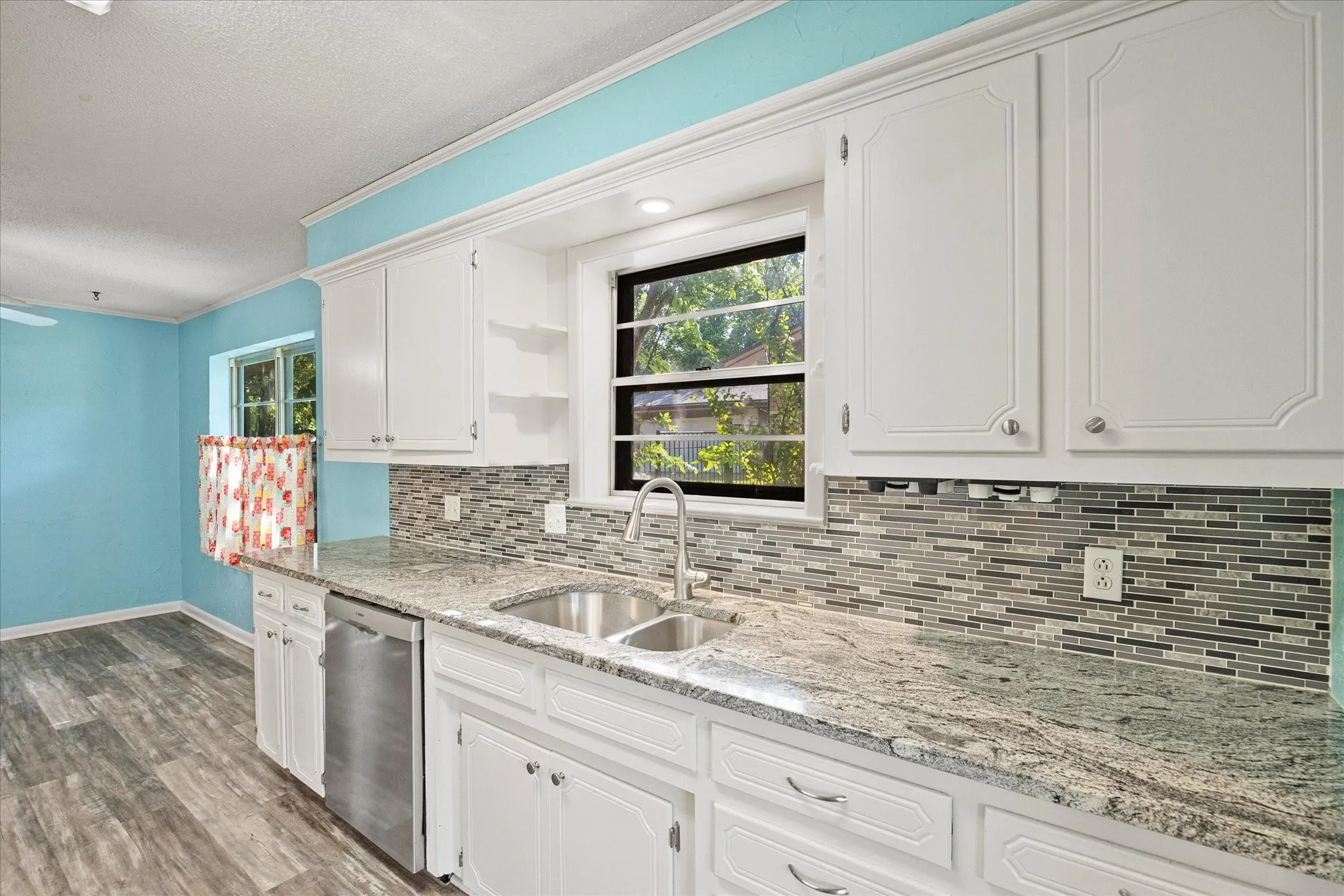 Single Family Residence For Sale in Hunt County , 2308 Royal Lane, Greenville, Texas 75402, 4 Bedroom, 3 Bathroom, 2 Garage spaces, 2,336 Sqft, built in 1968, mls#21280336, Real Estate Agent in Greenville, Homes For Sale in Hunt county, Homes For Sale in Greenville, Realtor in Greenville Texas, Real Estate Brokerage Independent Realty Texas, Luminita Cordes Realtor