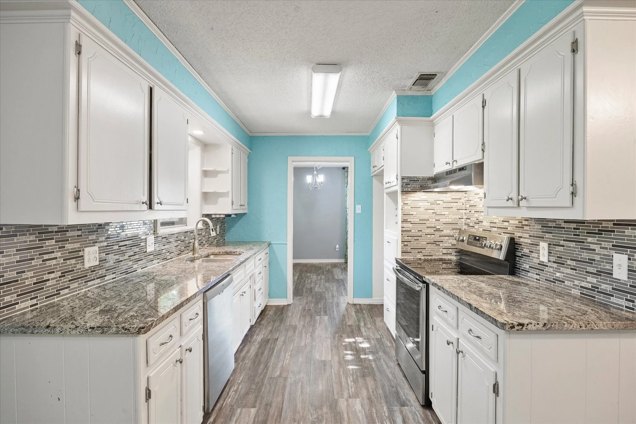 Single Family Residence For Sale in Hunt County , 2308 Royal Lane, Greenville, Texas 75402, 4 Bedroom, 3 Bathroom, 2 Garage spaces, 2,336 Sqft, built in 1968, mls#21280336, Real Estate Agent in Greenville, Homes For Sale in Hunt county, Homes For Sale in Greenville, Realtor in Greenville Texas, Real Estate Brokerage Independent Realty Texas, Luminita Cordes Realtor
