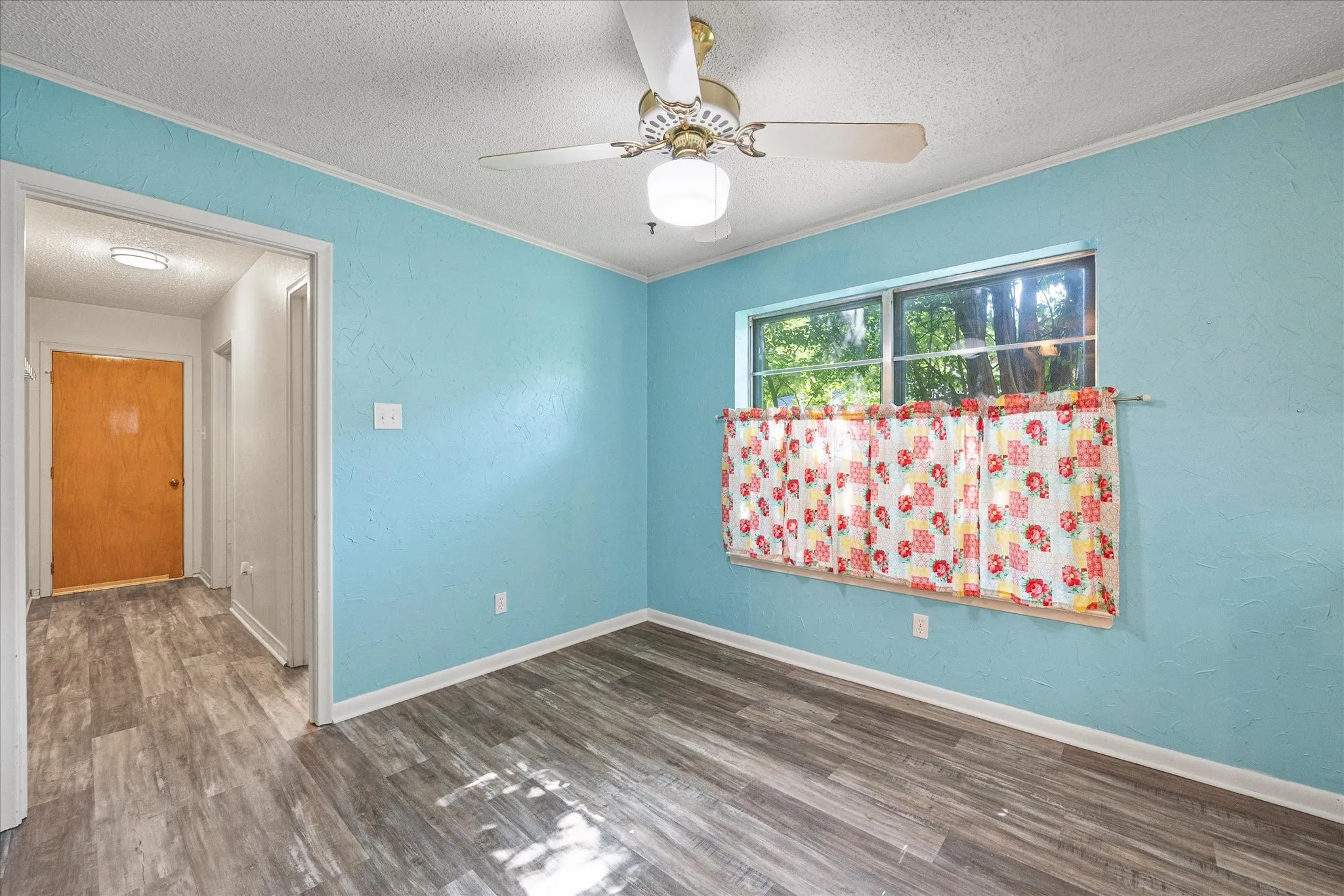 Single Family Residence For Sale in Hunt County , 2308 Royal Lane, Greenville, Texas 75402, 4 Bedroom, 3 Bathroom, 2 Garage spaces, 2,336 Sqft, built in 1968, mls#21280336, Real Estate Agent in Greenville, Homes For Sale in Hunt county, Homes For Sale in Greenville, Realtor in Greenville Texas, Real Estate Brokerage Independent Realty Texas, Luminita Cordes Realtor