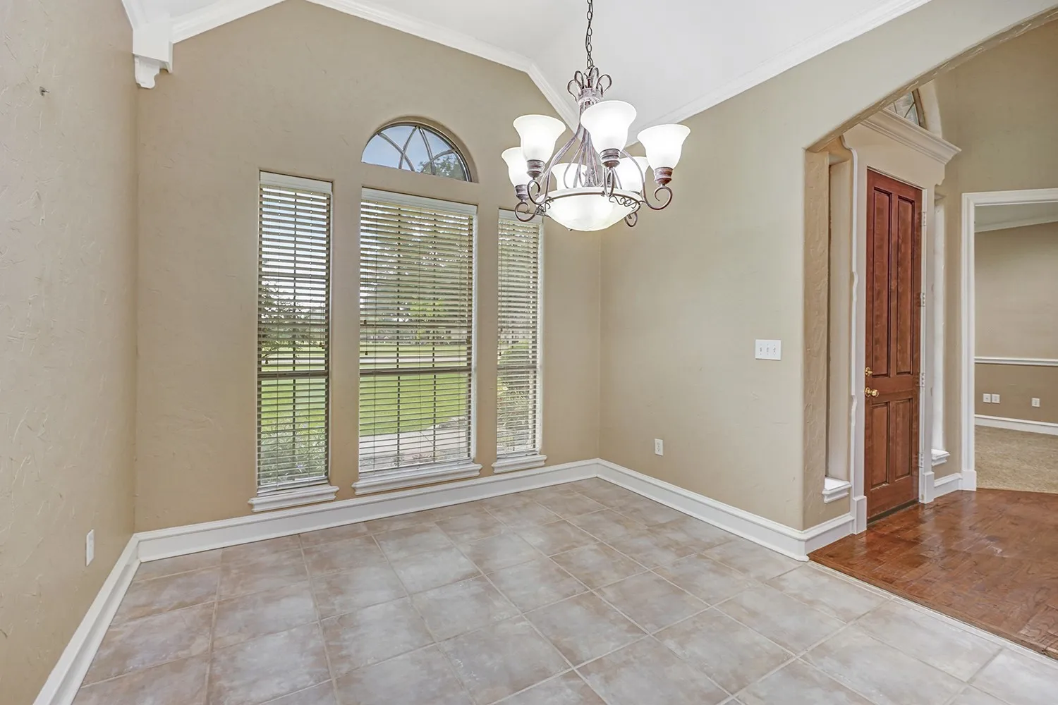 Single Family Residence For Sale in Denton County , 7301 Stallion Street, Denton, Texas 76208, 3 Bedroom, 4 Bathroom, 3 Garage spaces, 3,558 Sqft, built in 2000, mls#21286107, Real Estate Agent in Denton, Homes For Sale in Denton county, Homes For Sale in Denton, Realtor in Denton Texas, Real Estate Brokerage Independent Realty Texas, Luminita Cordes Realtor