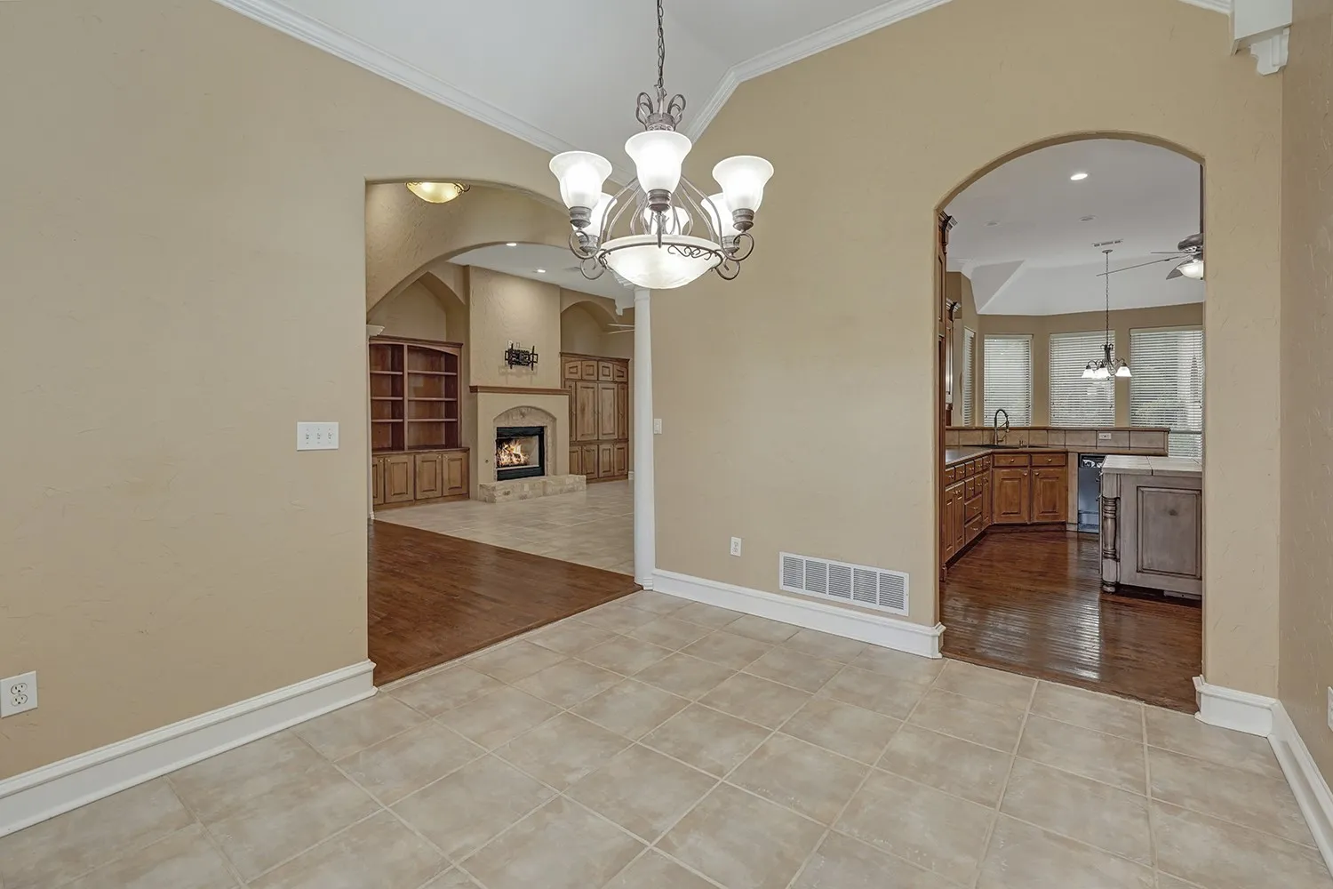 Single Family Residence For Sale in Denton County , 7301 Stallion Street, Denton, Texas 76208, 3 Bedroom, 4 Bathroom, 3 Garage spaces, 3,558 Sqft, built in 2000, mls#21286107, Real Estate Agent in Denton, Homes For Sale in Denton county, Homes For Sale in Denton, Realtor in Denton Texas, Real Estate Brokerage Independent Realty Texas, Luminita Cordes Realtor