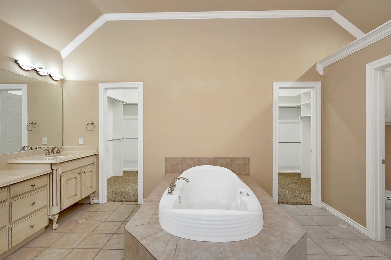 Single Family Residence For Sale in Denton County , 7301 Stallion Street, Denton, Texas 76208, 3 Bedroom, 4 Bathroom, 3 Garage spaces, 3,558 Sqft, built in 2000, mls#21286107, Real Estate Agent in Denton, Homes For Sale in Denton county, Homes For Sale in Denton, Realtor in Denton Texas, Real Estate Brokerage Independent Realty Texas, Luminita Cordes Realtor