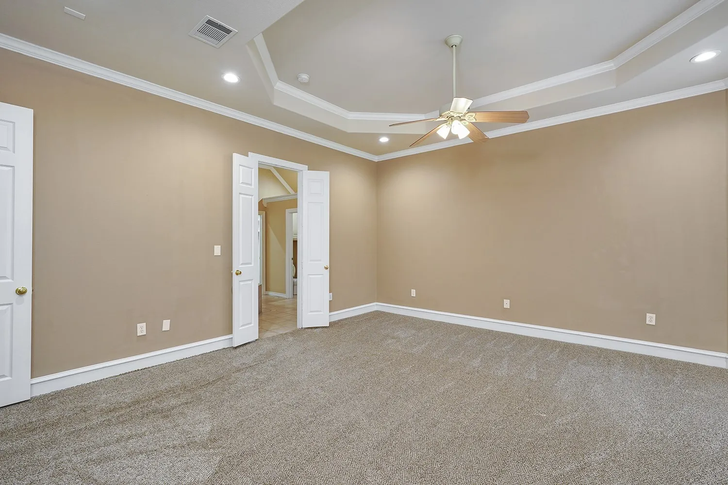 Single Family Residence For Sale in Denton County , 7301 Stallion Street, Denton, Texas 76208, 3 Bedroom, 4 Bathroom, 3 Garage spaces, 3,558 Sqft, built in 2000, mls#21286107, Real Estate Agent in Denton, Homes For Sale in Denton county, Homes For Sale in Denton, Realtor in Denton Texas, Real Estate Brokerage Independent Realty Texas, Luminita Cordes Realtor