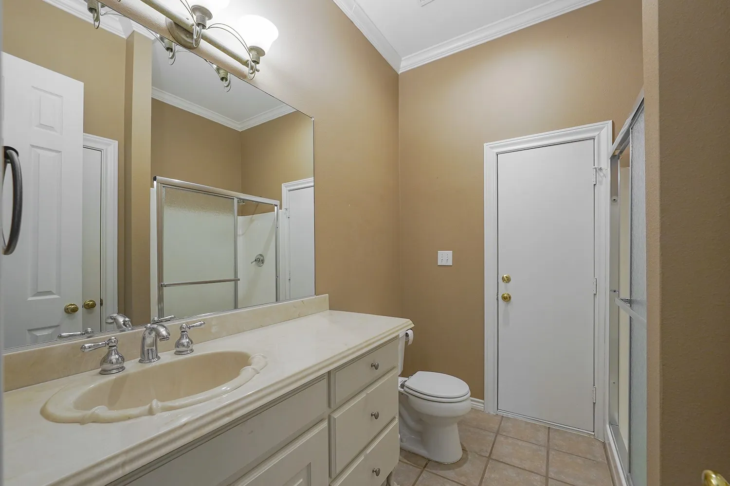 Hall bathroom off Kitchen