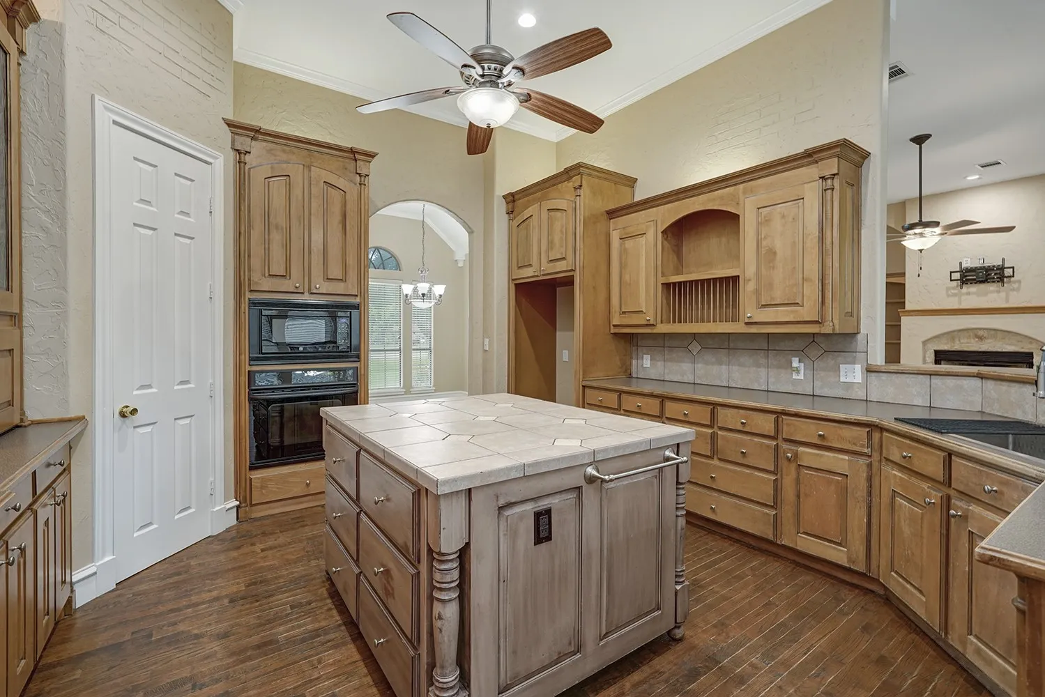 Single Family Residence For Sale in Denton County , 7301 Stallion Street, Denton, Texas 76208, 3 Bedroom, 4 Bathroom, 3 Garage spaces, 3,558 Sqft, built in 2000, mls#21286107, Real Estate Agent in Denton, Homes For Sale in Denton county, Homes For Sale in Denton, Realtor in Denton Texas, Real Estate Brokerage Independent Realty Texas, Luminita Cordes Realtor