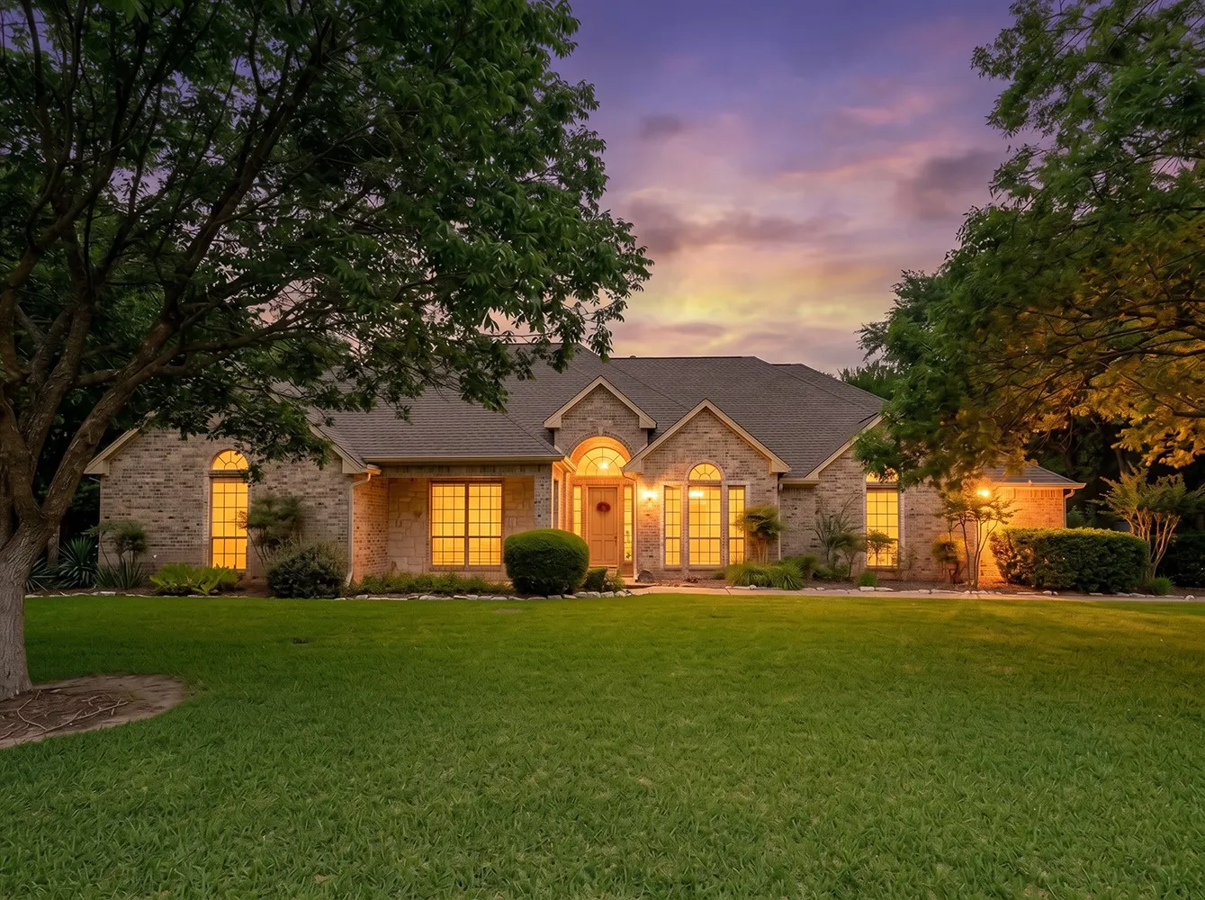 Single Family Residence For Sale in Denton County , 7301 Stallion Street, Denton, Texas 76208, 3 Bedroom, 4 Bathroom, 3 Garage spaces, 3,558 Sqft, built in 2000, mls#21286107, Real Estate Agent in Denton, Homes For Sale in Denton county, Homes For Sale in Denton, Realtor in Denton Texas, Real Estate Brokerage Independent Realty Texas, Luminita Cordes Realtor