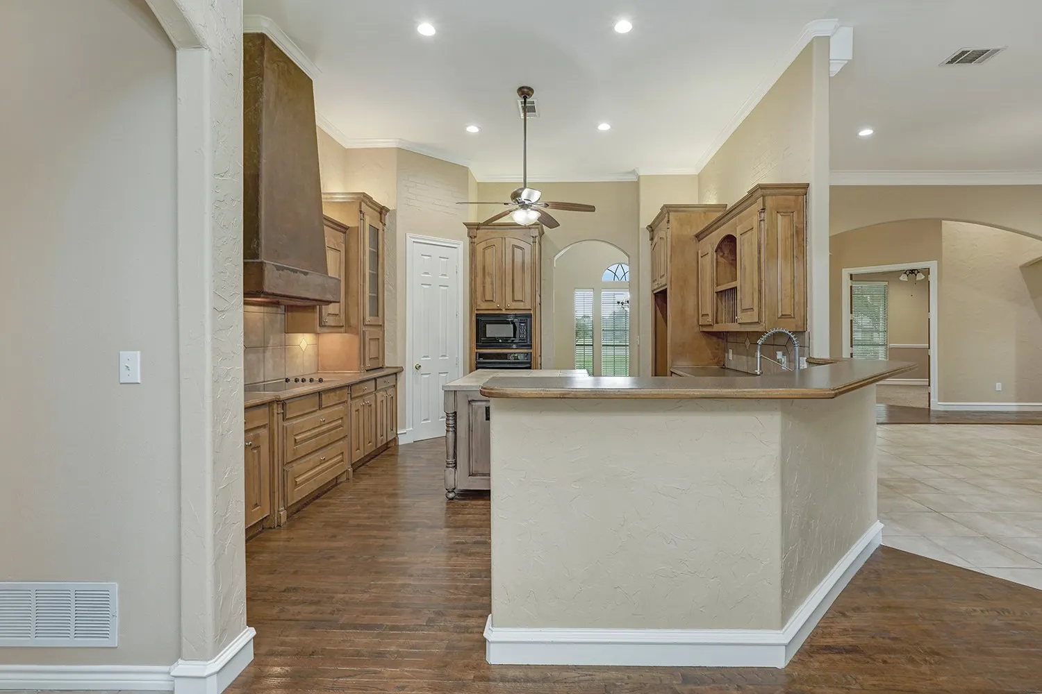Single Family Residence For Sale in Denton County , 7301 Stallion Street, Denton, Texas 76208, 3 Bedroom, 4 Bathroom, 3 Garage spaces, 3,558 Sqft, built in 2000, mls#21286107, Real Estate Agent in Denton, Homes For Sale in Denton county, Homes For Sale in Denton, Realtor in Denton Texas, Real Estate Brokerage Independent Realty Texas, Luminita Cordes Realtor