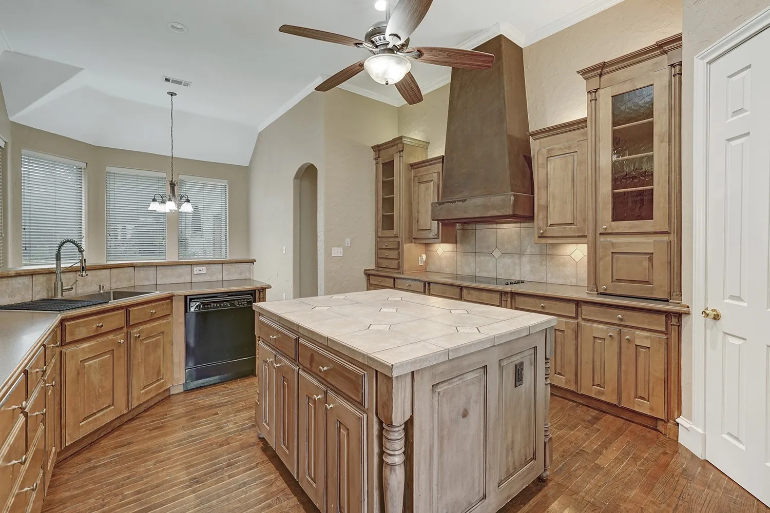Single Family Residence For Sale in Denton County , 7301 Stallion Street, Denton, Texas 76208, 3 Bedroom, 4 Bathroom, 3 Garage spaces, 3,558 Sqft, built in 2000, mls#21286107, Real Estate Agent in Denton, Homes For Sale in Denton county, Homes For Sale in Denton, Realtor in Denton Texas, Real Estate Brokerage Independent Realty Texas, Luminita Cordes Realtor