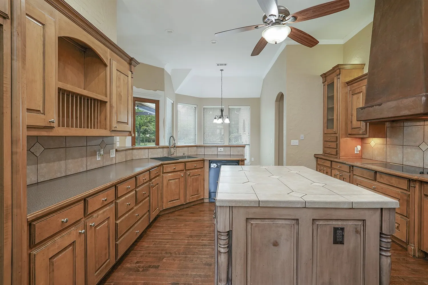 Single Family Residence For Sale in Denton County , 7301 Stallion Street, Denton, Texas 76208, 3 Bedroom, 4 Bathroom, 3 Garage spaces, 3,558 Sqft, built in 2000, mls#21286107, Real Estate Agent in Denton, Homes For Sale in Denton county, Homes For Sale in Denton, Realtor in Denton Texas, Real Estate Brokerage Independent Realty Texas, Luminita Cordes Realtor