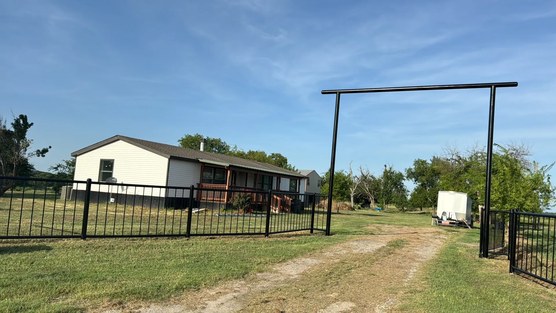 Mobile Home For Sale in Van Zandt County , 320 Vz County Road 3814, Wills Point, Texas 75169, 4 Bedroom, 2 Bathroom, 1 Garage spaces, 1,568 Sqft, built in 1983, mls#21284769, Real Estate Agent in Wills Point, Homes For Sale in Van Zandt county, Homes For Sale in Wills Point, Realtor in Wills Point Texas, Real Estate Brokerage Independent Realty Texas, Luminita Cordes Realtor