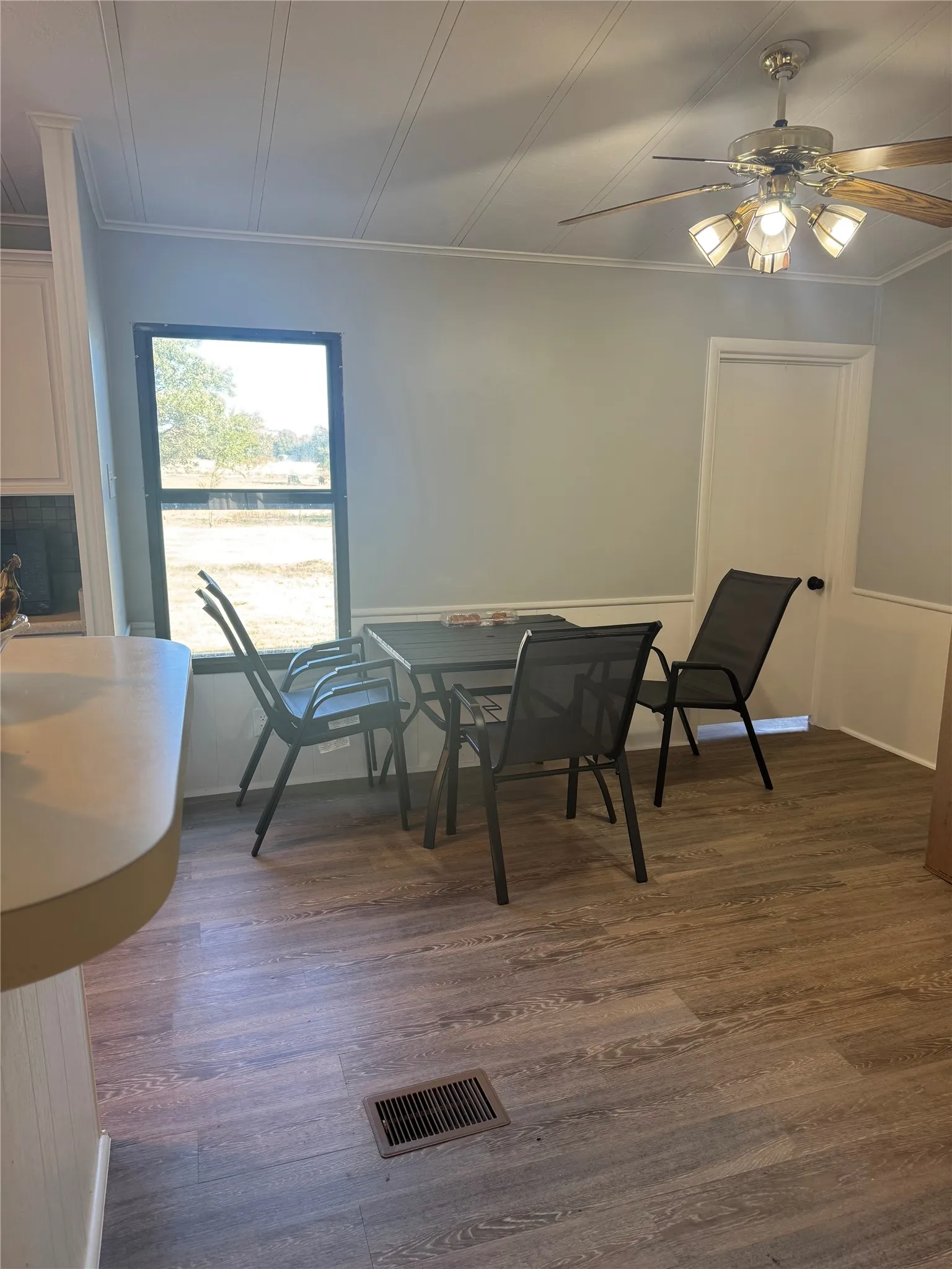 Mobile Home For Sale in Van Zandt County , 320 Vz County Road 3814, Wills Point, Texas 75169, 4 Bedroom, 2 Bathroom, 1 Garage spaces, 1,568 Sqft, built in 1983, mls#21284769, Real Estate Agent in Wills Point, Homes For Sale in Van Zandt county, Homes For Sale in Wills Point, Realtor in Wills Point Texas, Real Estate Brokerage Independent Realty Texas, Luminita Cordes Realtor