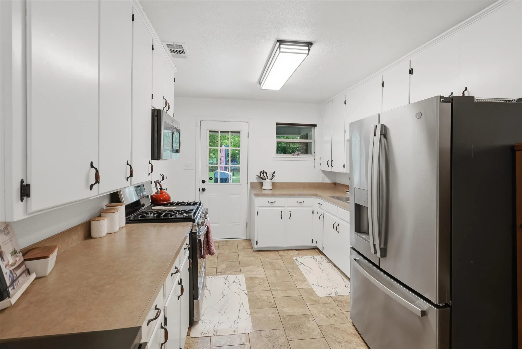 Single Family Residence For Sale in Hood County , 807 Elizabeth Boulevard, Granbury, Texas 76048, 3 Bedroom, 2 Bathroom, 1 Garage spaces, 1,280 Sqft, built in 1959, mls#21285949, Real Estate Agent in Granbury, Homes For Sale in Hood county, Homes For Sale in Granbury, Realtor in Granbury Texas, Real Estate Brokerage Independent Realty Texas, Luminita Cordes Realtor