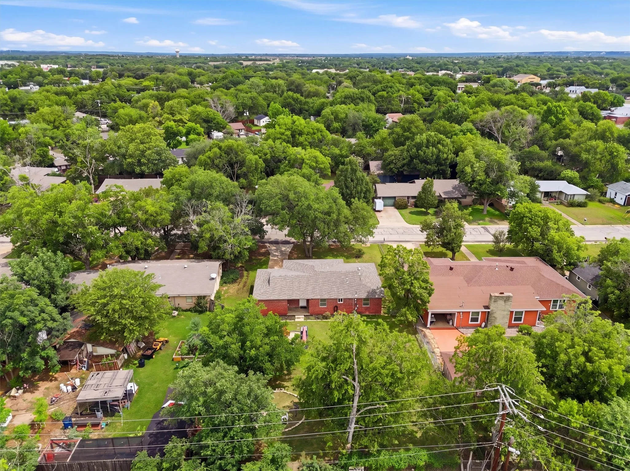Single Family Residence For Sale in Hood County , 807 Elizabeth Boulevard, Granbury, Texas 76048, 3 Bedroom, 2 Bathroom, 1 Garage spaces, 1,280 Sqft, built in 1959, mls#21285949, Real Estate Agent in Granbury, Homes For Sale in Hood county, Homes For Sale in Granbury, Realtor in Granbury Texas, Real Estate Brokerage Independent Realty Texas, Luminita Cordes Realtor