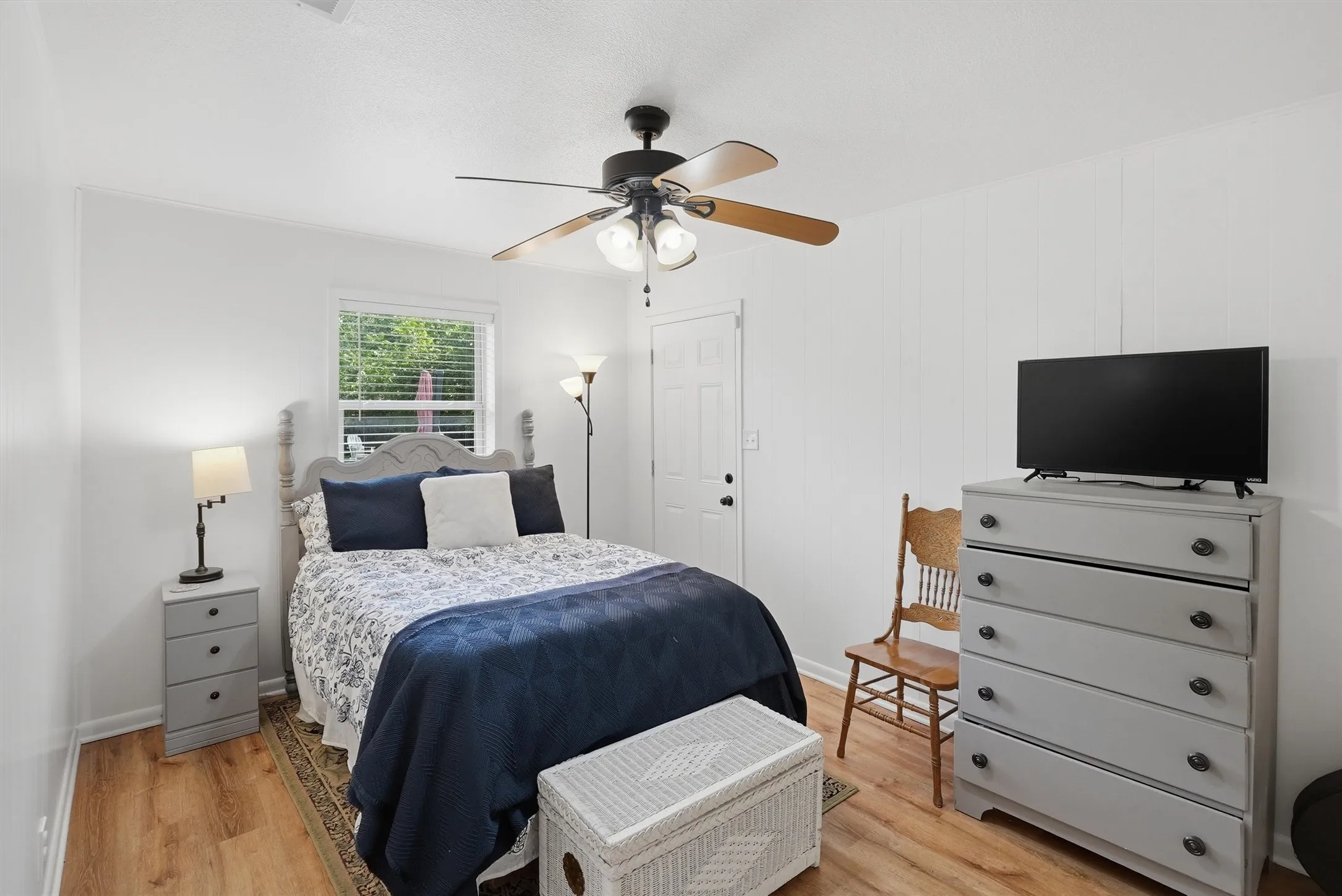 Single Family Residence For Sale in Hood County , 807 Elizabeth Boulevard, Granbury, Texas 76048, 3 Bedroom, 2 Bathroom, 1 Garage spaces, 1,280 Sqft, built in 1959, mls#21285949, Real Estate Agent in Granbury, Homes For Sale in Hood county, Homes For Sale in Granbury, Realtor in Granbury Texas, Real Estate Brokerage Independent Realty Texas, Luminita Cordes Realtor