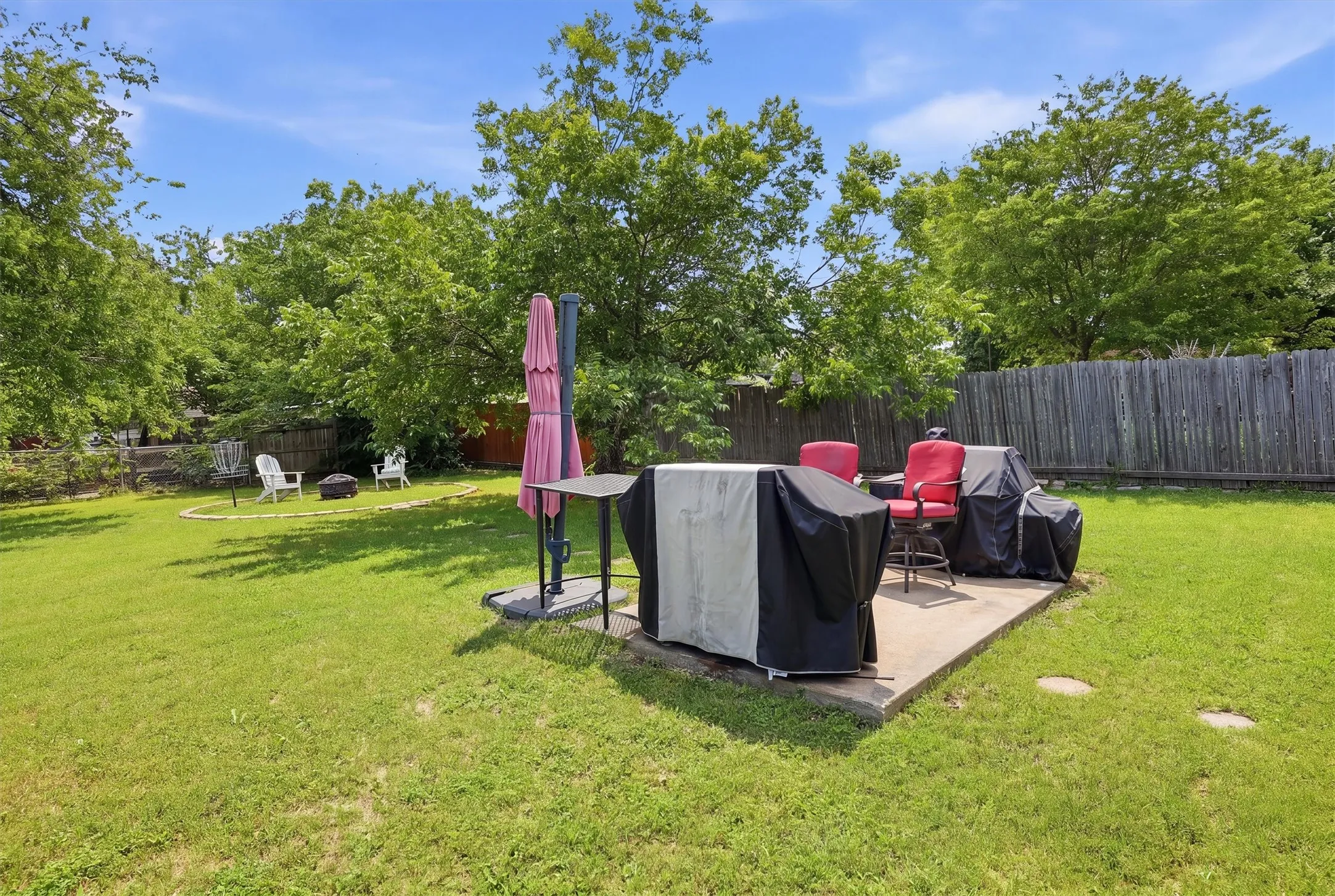 Single Family Residence For Sale in Hood County , 807 Elizabeth Boulevard, Granbury, Texas 76048, 3 Bedroom, 2 Bathroom, 1 Garage spaces, 1,280 Sqft, built in 1959, mls#21285949, Real Estate Agent in Granbury, Homes For Sale in Hood county, Homes For Sale in Granbury, Realtor in Granbury Texas, Real Estate Brokerage Independent Realty Texas, Luminita Cordes Realtor
