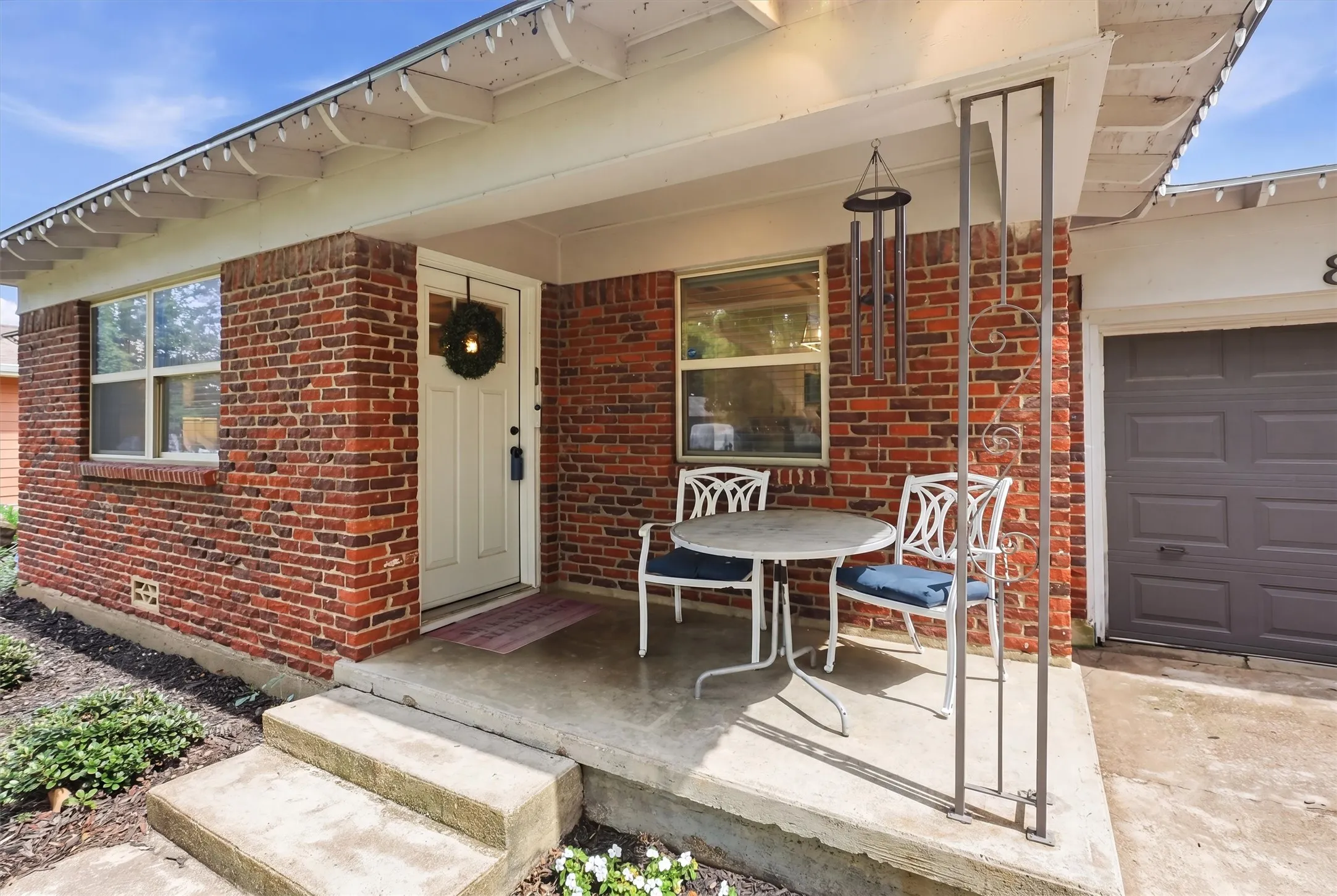 Single Family Residence For Sale in Hood County , 807 Elizabeth Boulevard, Granbury, Texas 76048, 3 Bedroom, 2 Bathroom, 1 Garage spaces, 1,280 Sqft, built in 1959, mls#21285949, Real Estate Agent in Granbury, Homes For Sale in Hood county, Homes For Sale in Granbury, Realtor in Granbury Texas, Real Estate Brokerage Independent Realty Texas, Luminita Cordes Realtor