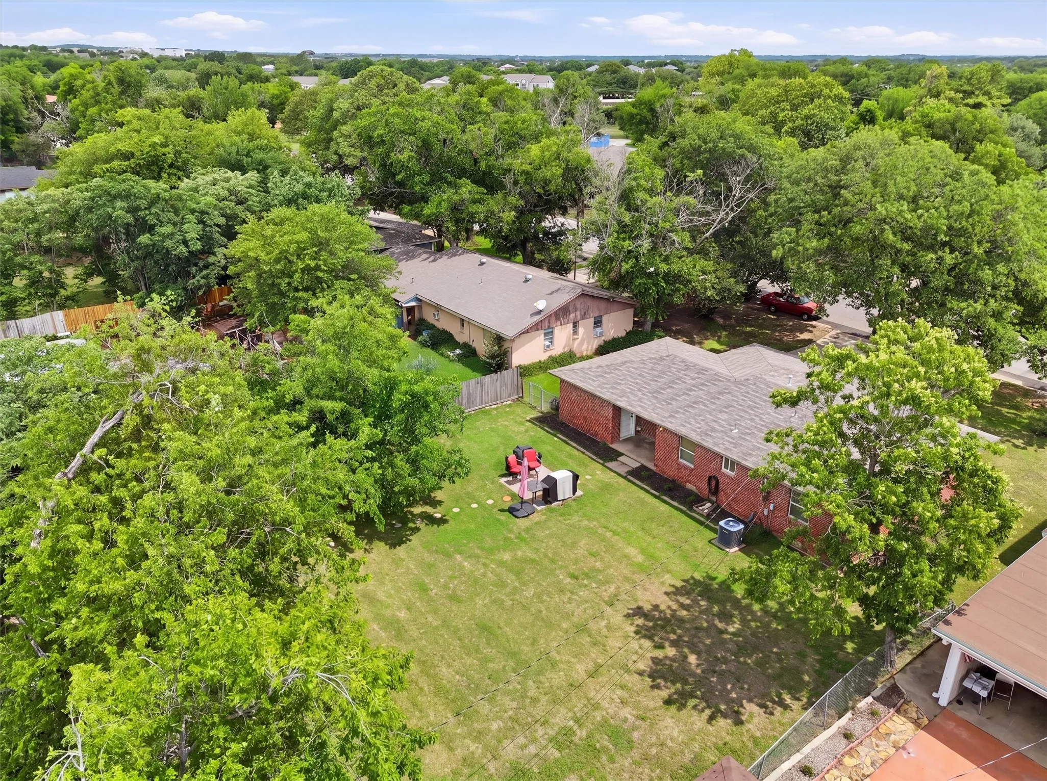 Single Family Residence For Sale in Hood County , 807 Elizabeth Boulevard, Granbury, Texas 76048, 3 Bedroom, 2 Bathroom, 1 Garage spaces, 1,280 Sqft, built in 1959, mls#21285949, Real Estate Agent in Granbury, Homes For Sale in Hood county, Homes For Sale in Granbury, Realtor in Granbury Texas, Real Estate Brokerage Independent Realty Texas, Luminita Cordes Realtor