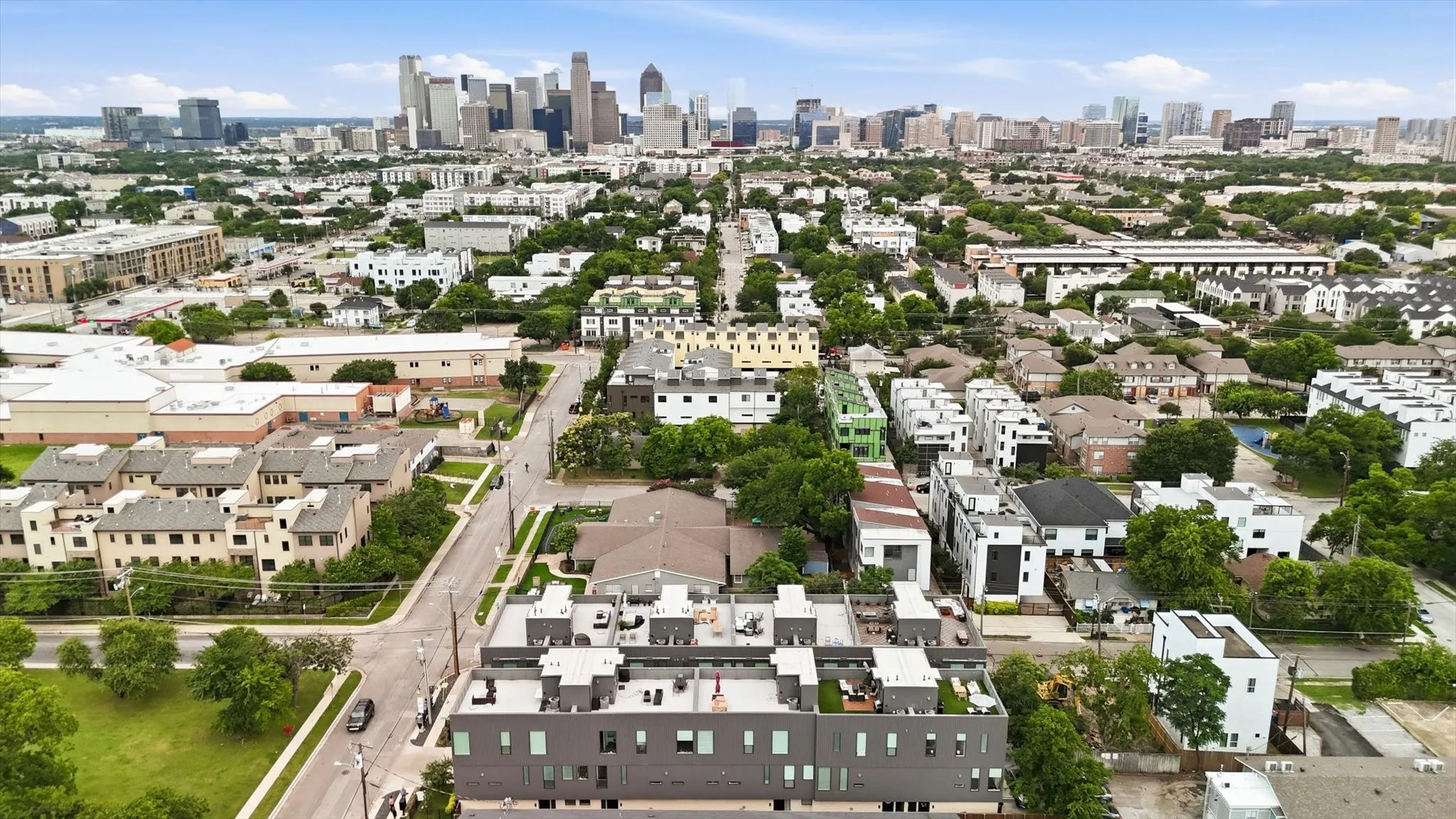 Townhouse For Sale in Dallas County , 1936 Cuyler Court, Dallas, Texas 75204, 2 Bedroom, 3 Bathroom, 2 Garage spaces, 1,773 Sqft, built in 2023, mls#21247329, Real Estate Agent in Dallas, Homes For Sale in Dallas county, Homes For Sale in Dallas, Realtor in Dallas Texas, Real Estate Brokerage Independent Realty Texas, Luminita Cordes Realtor