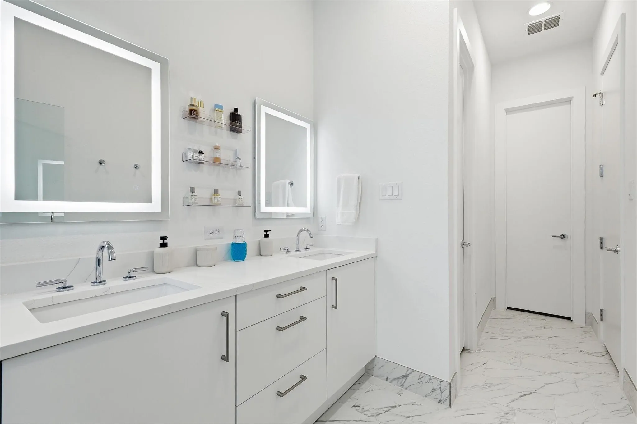 Townhouse For Sale in Dallas County , 1936 Cuyler Court, Dallas, Texas 75204, 2 Bedroom, 3 Bathroom, 2 Garage spaces, 1,773 Sqft, built in 2023, mls#21247329, Real Estate Agent in Dallas, Homes For Sale in Dallas county, Homes For Sale in Dallas, Realtor in Dallas Texas, Real Estate Brokerage Independent Realty Texas, Luminita Cordes Realtor