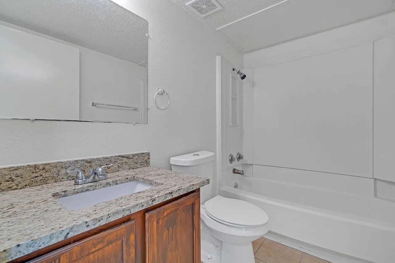 Townhouse For Rent in Dallas County , 210 Rolston Road 1, Irving, Texas 75060, 2 Bedroom, 2 Bathroom, Garage spaces, 1,072 Sqft, built in 1983, Price $1,575, mls#21286168, Real Estate Agent in Irving, Homes For Rent in Dallas county, Homes For Rent in Irving, Realtor in Irving Texas, Real Estate Brokerage Independent Realty Texas, Luminita Cordes Realtor