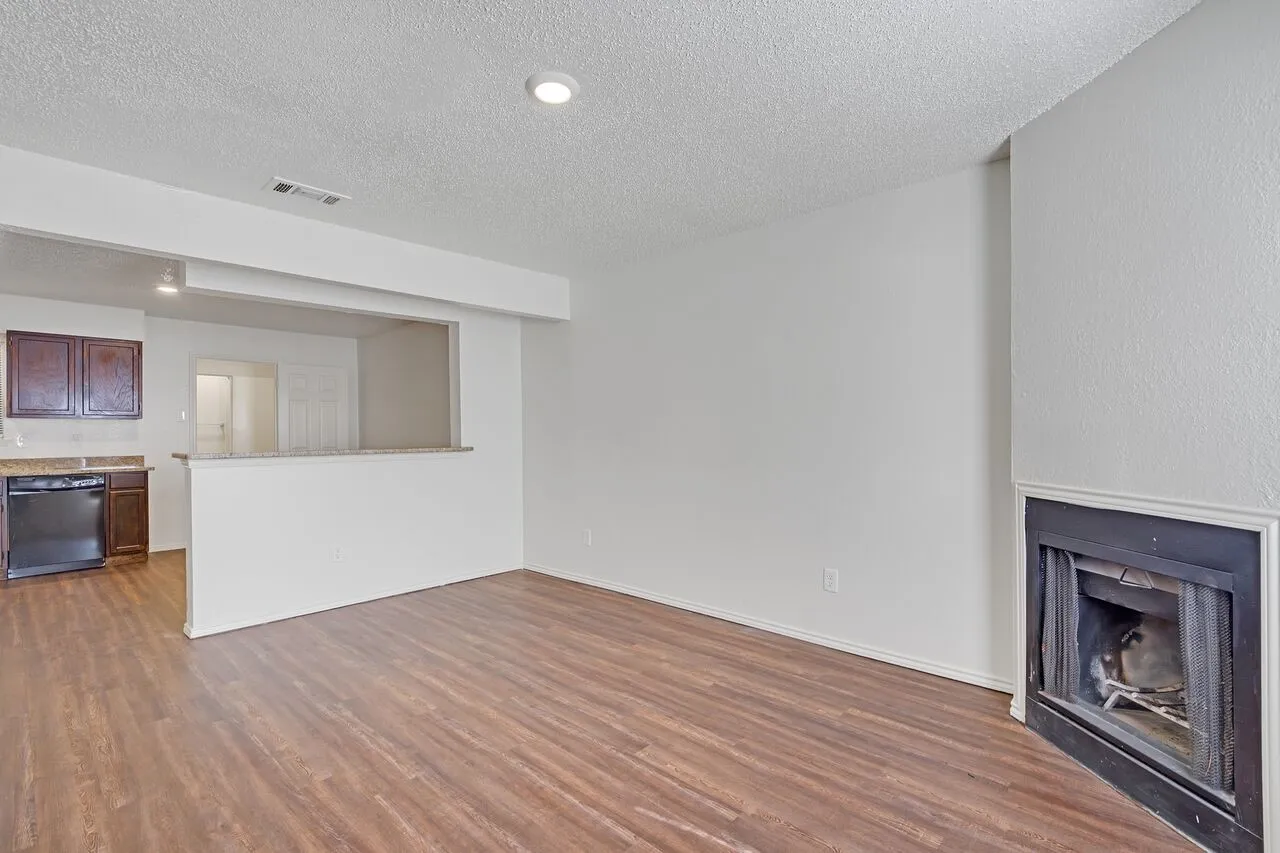 Townhouse For Rent in Dallas County , 210 Rolston Road 1, Irving, Texas 75060, 2 Bedroom, 2 Bathroom, Garage spaces, 1,072 Sqft, built in 1983, Price $1,575, mls#21286168, Real Estate Agent in Irving, Homes For Rent in Dallas county, Homes For Rent in Irving, Realtor in Irving Texas, Real Estate Brokerage Independent Realty Texas, Luminita Cordes Realtor