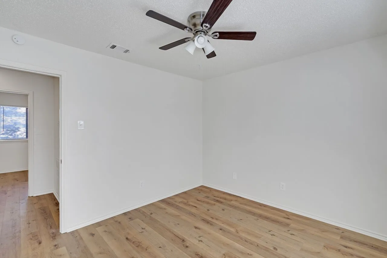 Townhouse For Rent in Dallas County , 210 Rolston Road 1, Irving, Texas 75060, 2 Bedroom, 2 Bathroom, Garage spaces, 1,072 Sqft, built in 1983, Price $1,575, mls#21286168, Real Estate Agent in Irving, Homes For Rent in Dallas county, Homes For Rent in Irving, Realtor in Irving Texas, Real Estate Brokerage Independent Realty Texas, Luminita Cordes Realtor