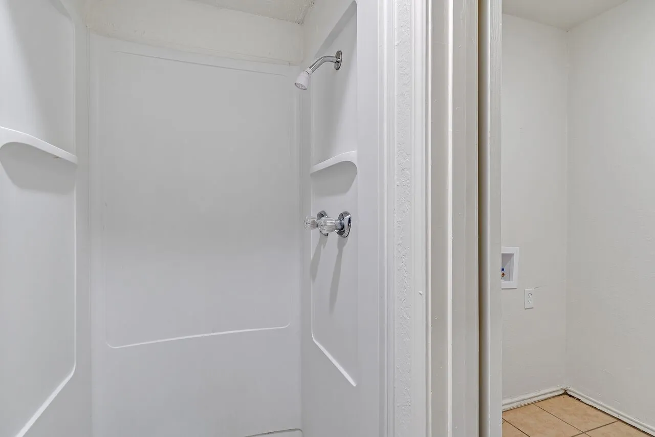 Townhouse For Rent in Dallas County , 210 Rolston Road 1, Irving, Texas 75060, 2 Bedroom, 2 Bathroom, Garage spaces, 1,072 Sqft, built in 1983, Price $1,575, mls#21286168, Real Estate Agent in Irving, Homes For Rent in Dallas county, Homes For Rent in Irving, Realtor in Irving Texas, Real Estate Brokerage Independent Realty Texas, Luminita Cordes Realtor