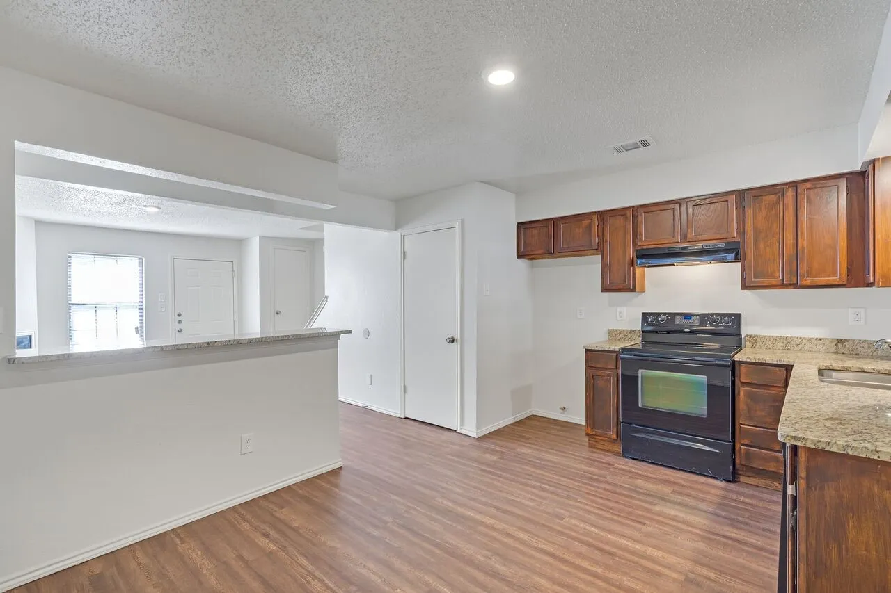 Townhouse For Rent in Dallas County , 210 Rolston Road 1, Irving, Texas 75060, 2 Bedroom, 2 Bathroom, Garage spaces, 1,072 Sqft, built in 1983, Price $1,575, mls#21286168, Real Estate Agent in Irving, Homes For Rent in Dallas county, Homes For Rent in Irving, Realtor in Irving Texas, Real Estate Brokerage Independent Realty Texas, Luminita Cordes Realtor