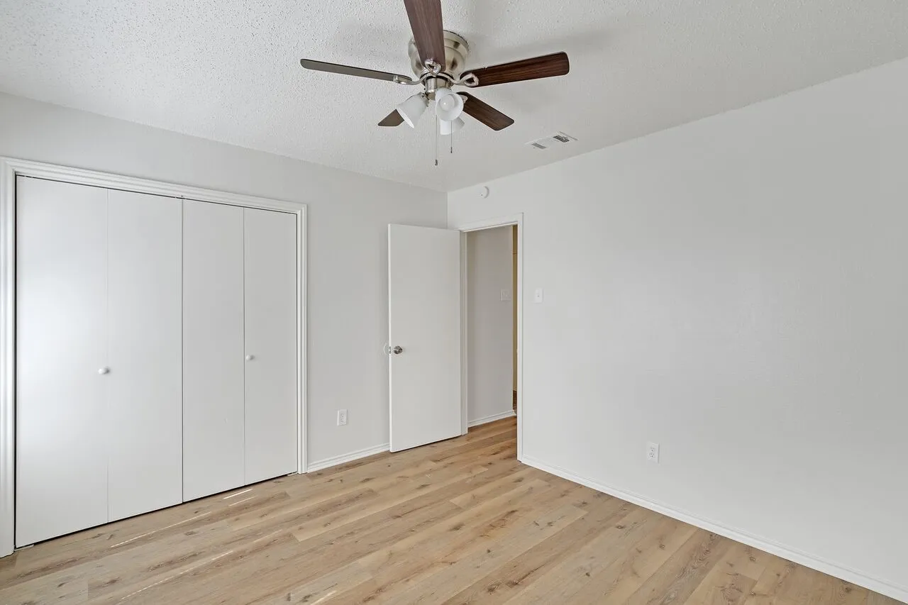 Townhouse For Rent in Dallas County , 210 Rolston Road 1, Irving, Texas 75060, 2 Bedroom, 2 Bathroom, Garage spaces, 1,072 Sqft, built in 1983, Price $1,575, mls#21286168, Real Estate Agent in Irving, Homes For Rent in Dallas county, Homes For Rent in Irving, Realtor in Irving Texas, Real Estate Brokerage Independent Realty Texas, Luminita Cordes Realtor