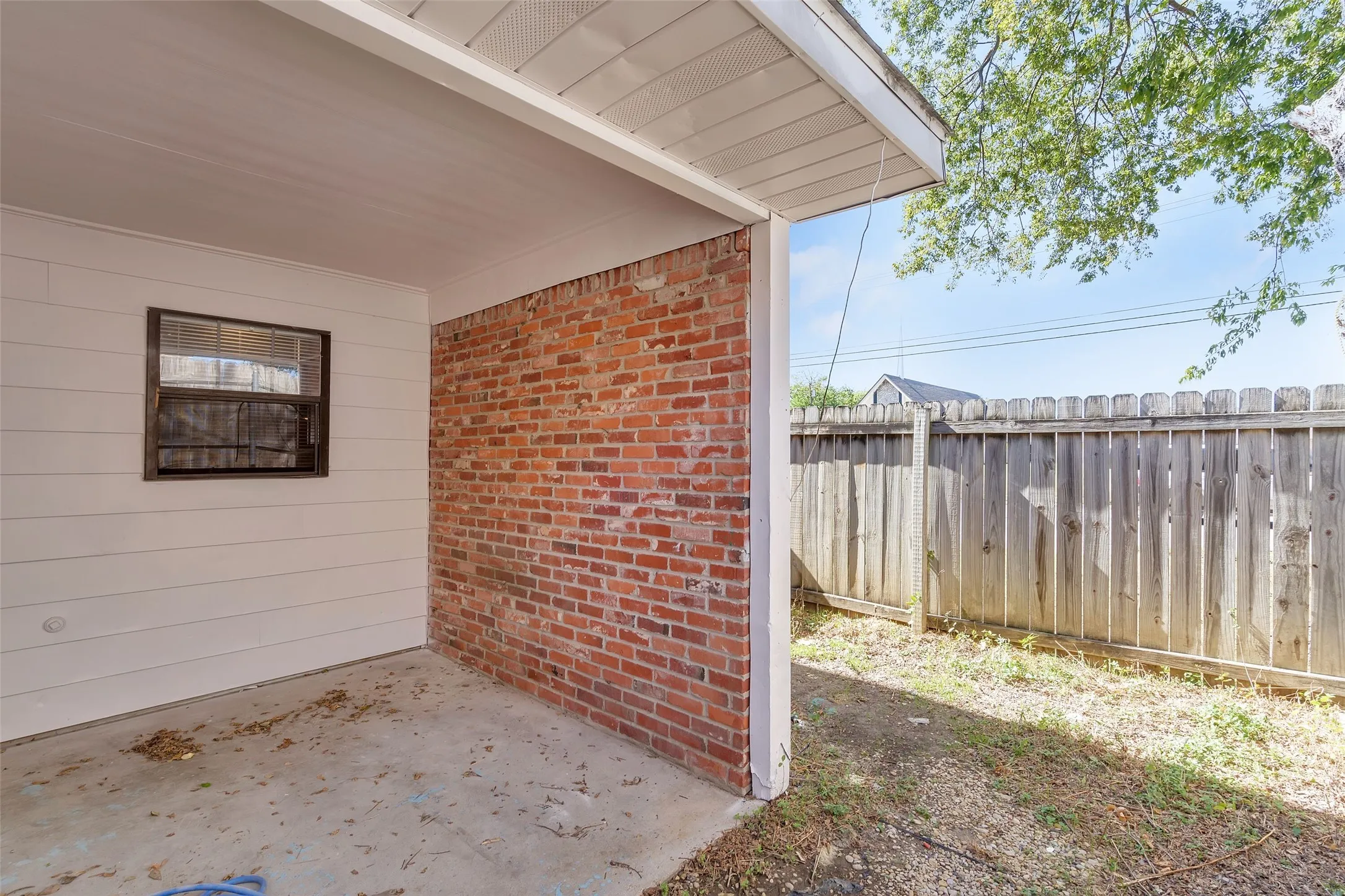 Townhouse For Rent in Dallas County , 210 Rolston Road 1, Irving, Texas 75060, 2 Bedroom, 2 Bathroom, Garage spaces, 1,072 Sqft, built in 1983, Price $1,575, mls#21286168, Real Estate Agent in Irving, Homes For Rent in Dallas county, Homes For Rent in Irving, Realtor in Irving Texas, Real Estate Brokerage Independent Realty Texas, Luminita Cordes Realtor