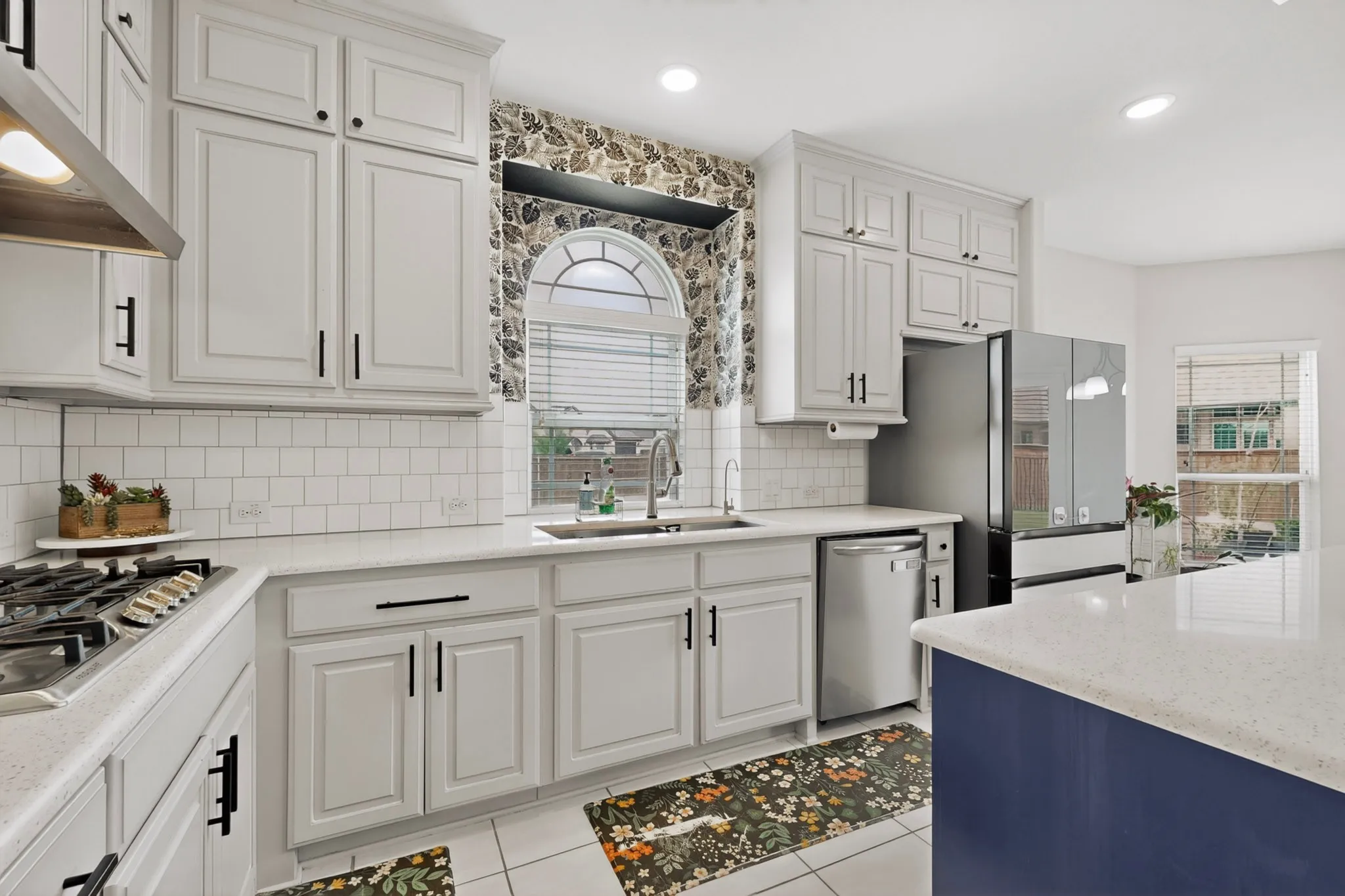 Single Family Residence For Sale in Tarrant County , 1296 Pleasant Run Drive, Haslet, Texas 76052, 6 Bedroom, 4 Bathroom, 3 Garage spaces, 4,419 Sqft, built in 2021, mls#21285651, Real Estate Agent in Haslet, Homes For Sale in Tarrant county, Homes For Sale in Haslet, Realtor in Haslet Texas, Real Estate Brokerage Independent Realty Texas, Luminita Cordes Realtor