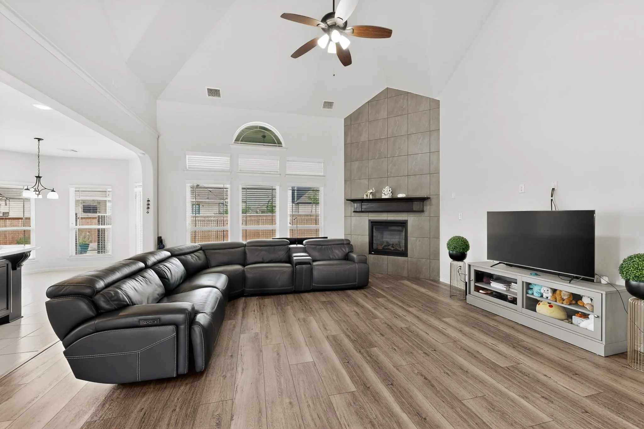 Single Family Residence For Sale in Tarrant County , 1296 Pleasant Run Drive, Haslet, Texas 76052, 6 Bedroom, 4 Bathroom, 3 Garage spaces, 4,419 Sqft, built in 2021, mls#21285651, Real Estate Agent in Haslet, Homes For Sale in Tarrant county, Homes For Sale in Haslet, Realtor in Haslet Texas, Real Estate Brokerage Independent Realty Texas, Luminita Cordes Realtor