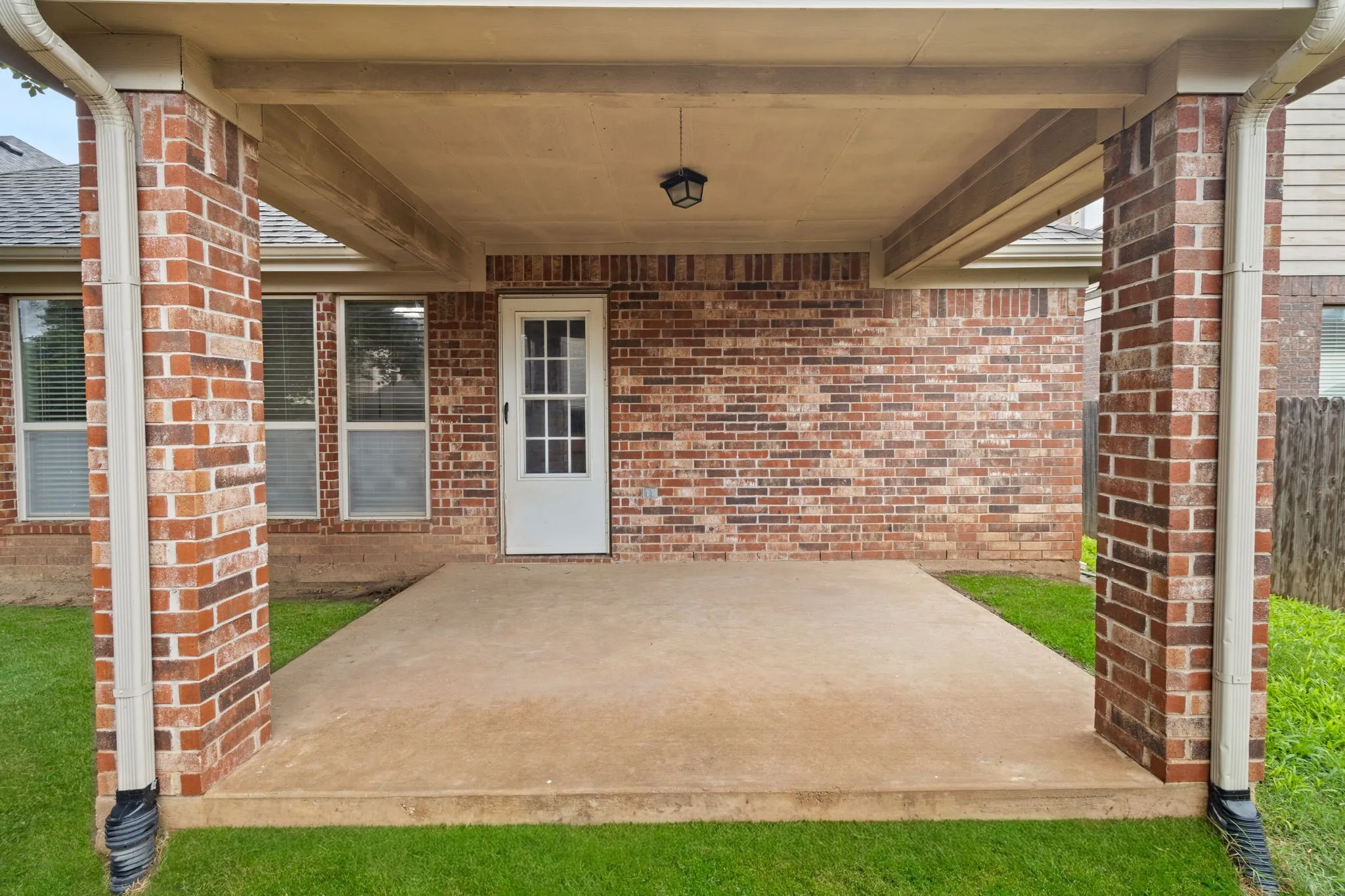 Single Family Residence For Sale in Parker County , 2213 Whitney Drive, Weatherford, Texas 76087, 4 Bedroom, 2 Bathroom, 2 Garage spaces, 1,897 Sqft, built in 2007, mls#21286160, Real Estate Agent in Weatherford, Homes For Sale in Parker county, Homes For Sale in Weatherford, Realtor in Weatherford Texas, Real Estate Brokerage Independent Realty Texas, Luminita Cordes Realtor