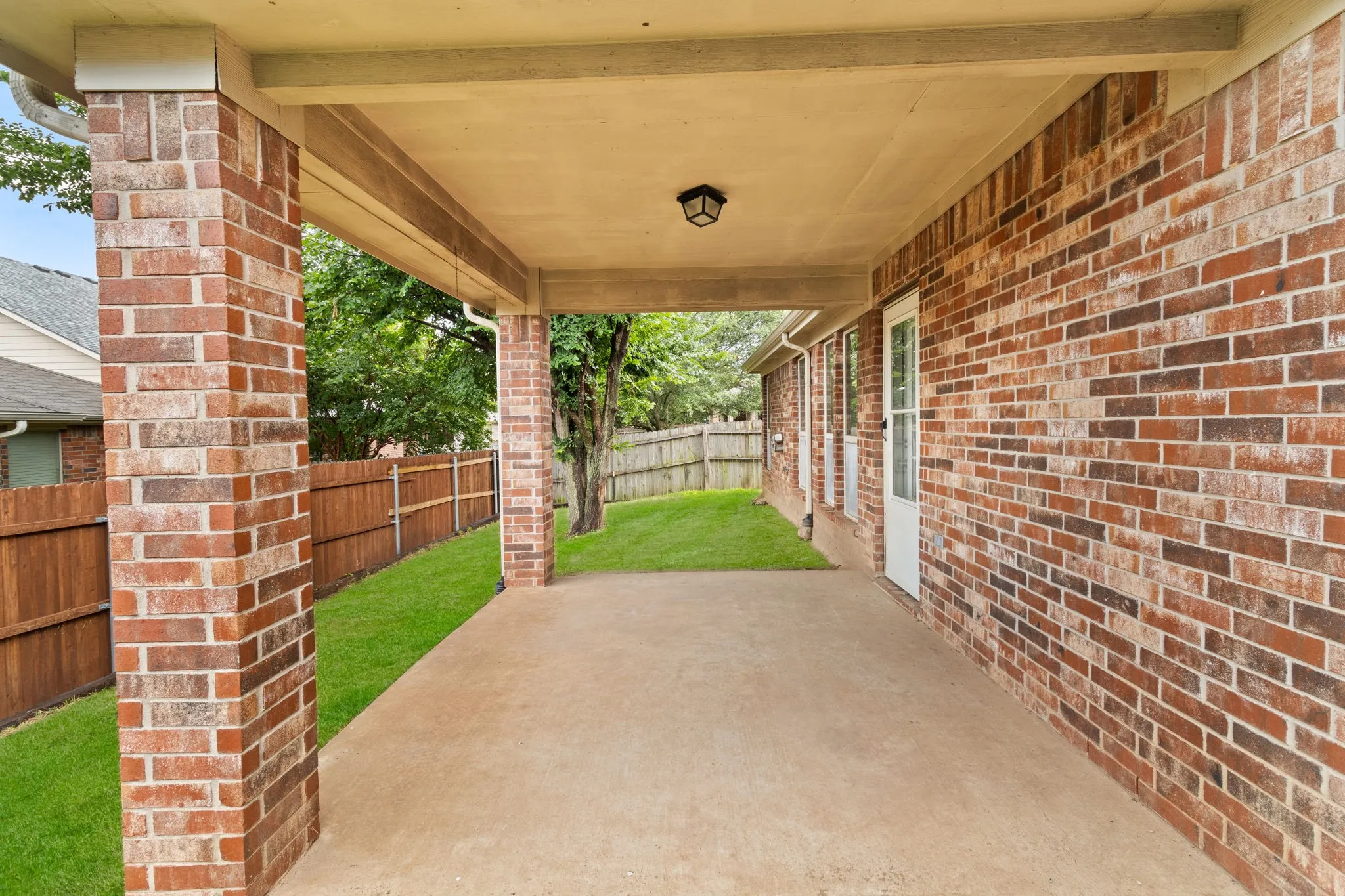 Single Family Residence For Sale in Parker County , 2213 Whitney Drive, Weatherford, Texas 76087, 4 Bedroom, 2 Bathroom, 2 Garage spaces, 1,897 Sqft, built in 2007, mls#21286160, Real Estate Agent in Weatherford, Homes For Sale in Parker county, Homes For Sale in Weatherford, Realtor in Weatherford Texas, Real Estate Brokerage Independent Realty Texas, Luminita Cordes Realtor