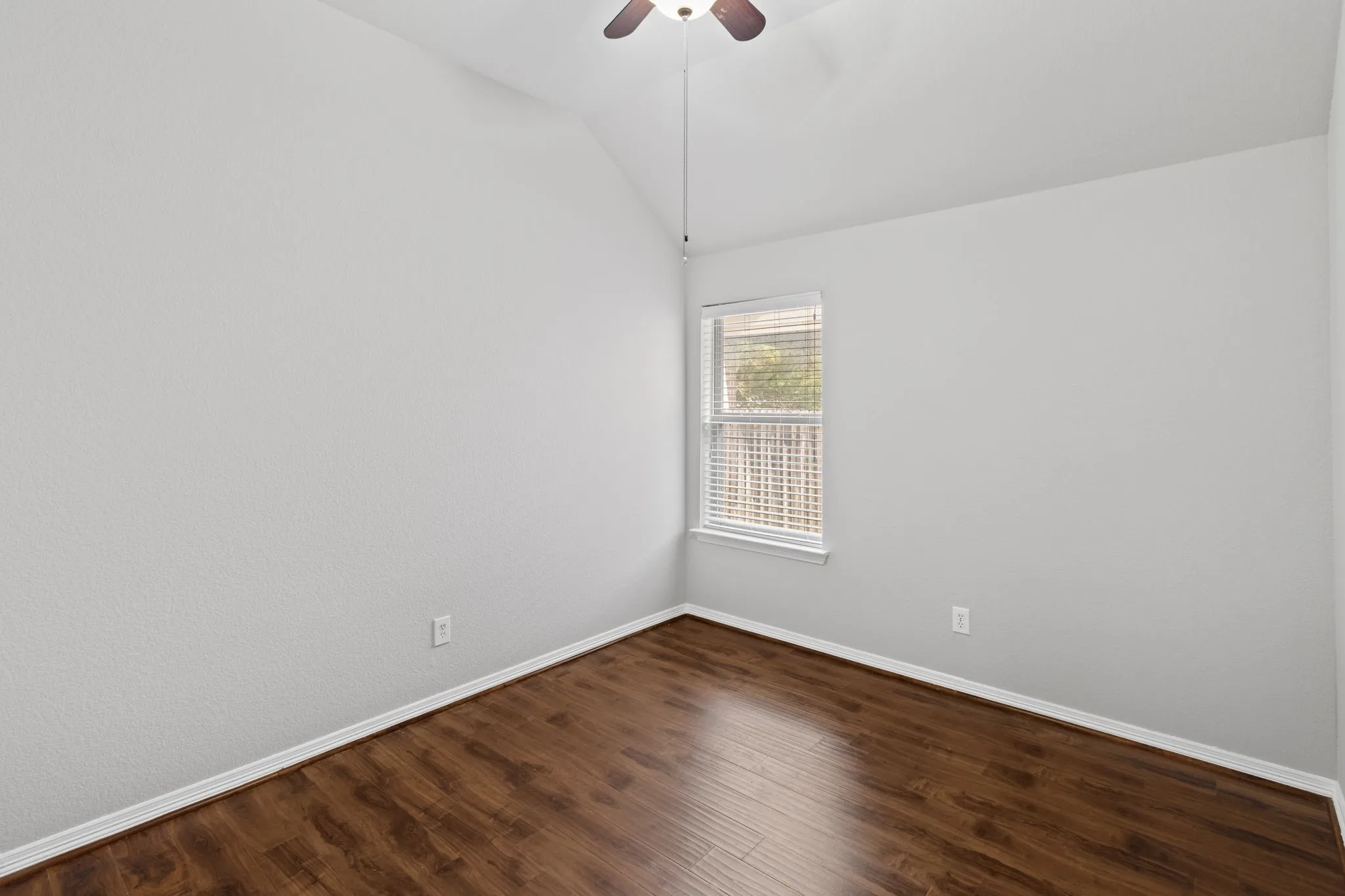 Single Family Residence For Sale in Parker County , 2213 Whitney Drive, Weatherford, Texas 76087, 4 Bedroom, 2 Bathroom, 2 Garage spaces, 1,897 Sqft, built in 2007, mls#21286160, Real Estate Agent in Weatherford, Homes For Sale in Parker county, Homes For Sale in Weatherford, Realtor in Weatherford Texas, Real Estate Brokerage Independent Realty Texas, Luminita Cordes Realtor