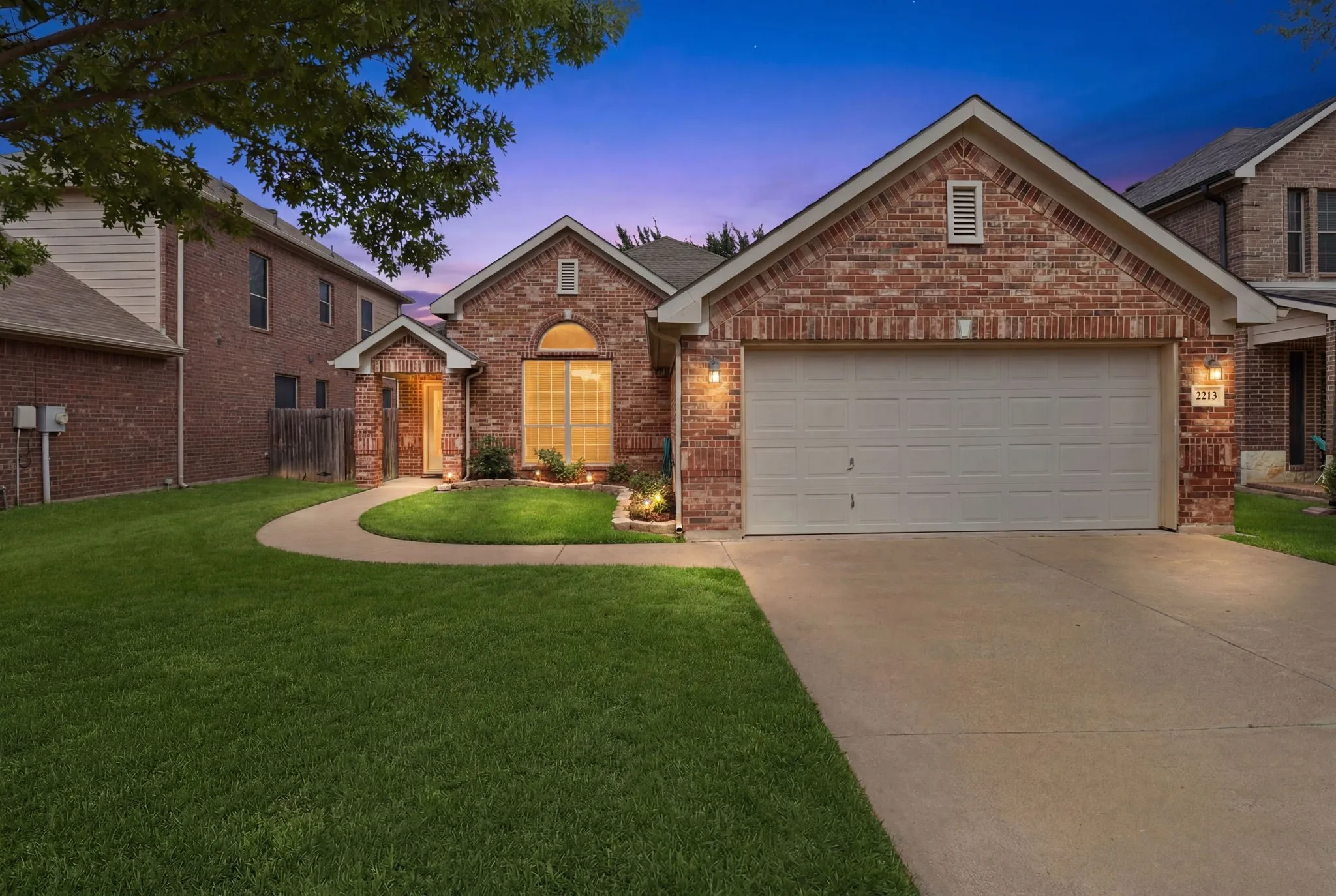 Single Family Residence For Sale in Parker County , 2213 Whitney Drive, Weatherford, Texas 76087, 4 Bedroom, 2 Bathroom, 2 Garage spaces, 1,897 Sqft, built in 2007, mls#21286160, Real Estate Agent in Weatherford, Homes For Sale in Parker county, Homes For Sale in Weatherford, Realtor in Weatherford Texas, Real Estate Brokerage Independent Realty Texas, Luminita Cordes Realtor