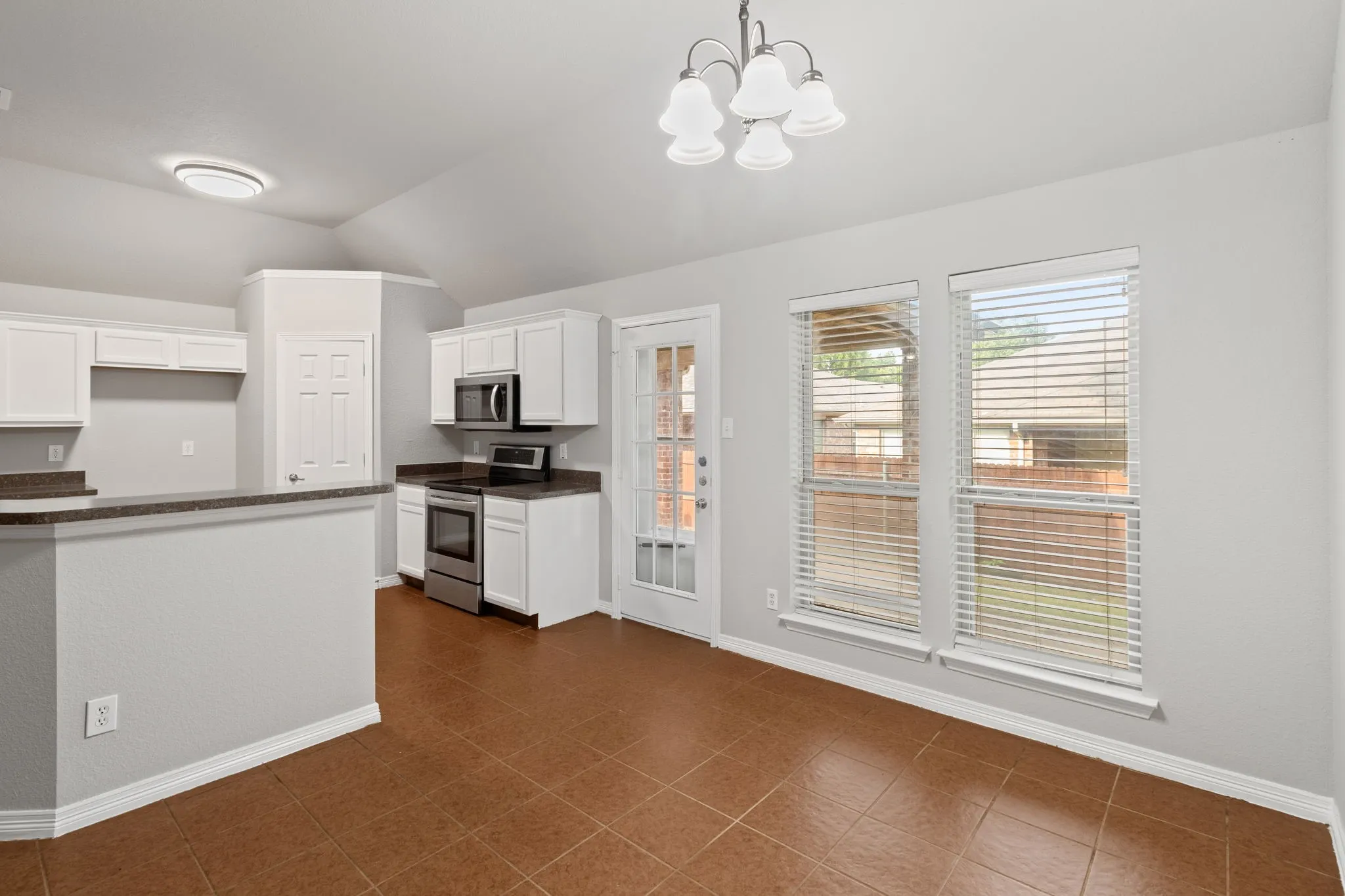 Single Family Residence For Sale in Parker County , 2213 Whitney Drive, Weatherford, Texas 76087, 4 Bedroom, 2 Bathroom, 2 Garage spaces, 1,897 Sqft, built in 2007, mls#21286160, Real Estate Agent in Weatherford, Homes For Sale in Parker county, Homes For Sale in Weatherford, Realtor in Weatherford Texas, Real Estate Brokerage Independent Realty Texas, Luminita Cordes Realtor