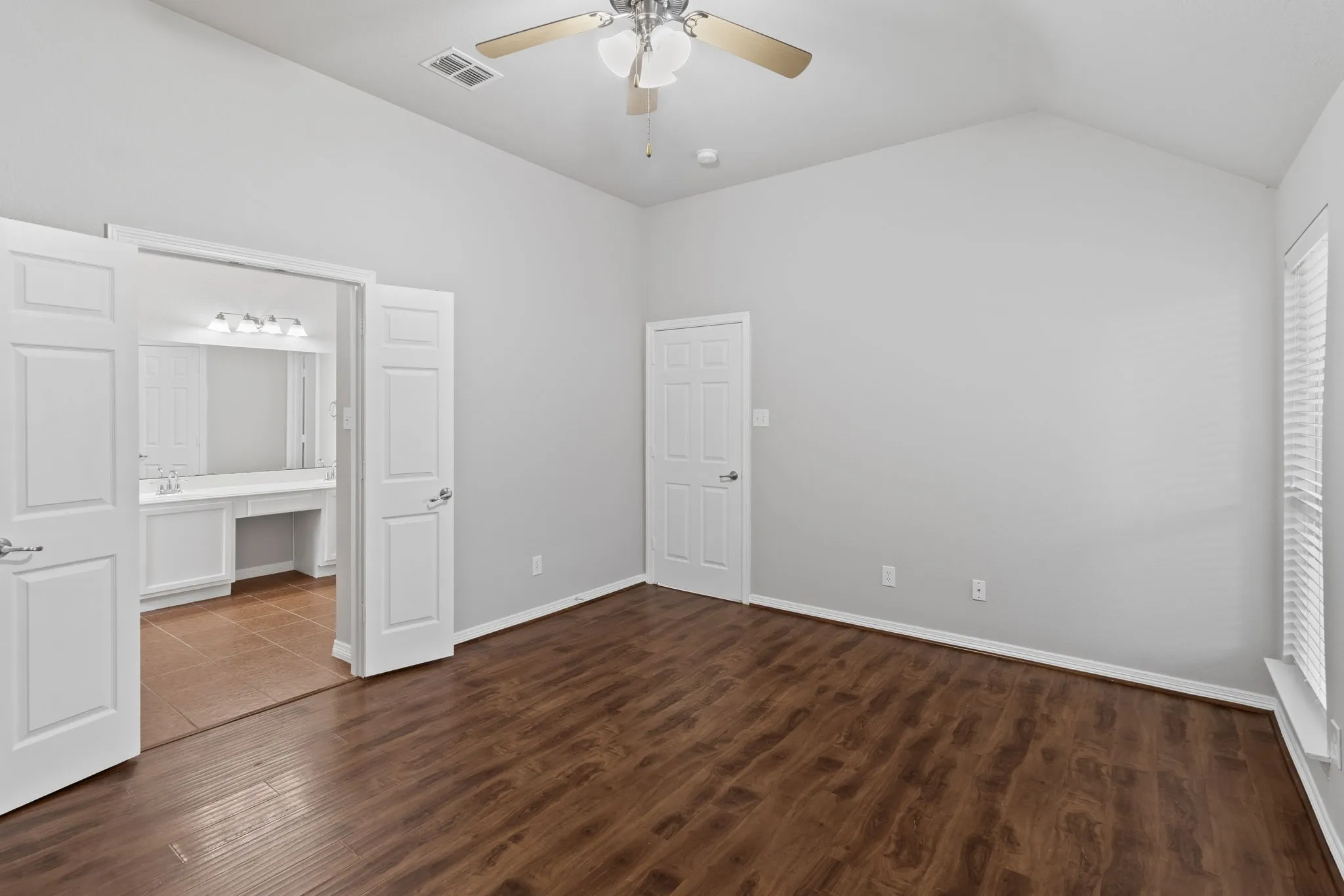 Single Family Residence For Sale in Parker County , 2213 Whitney Drive, Weatherford, Texas 76087, 4 Bedroom, 2 Bathroom, 2 Garage spaces, 1,897 Sqft, built in 2007, mls#21286160, Real Estate Agent in Weatherford, Homes For Sale in Parker county, Homes For Sale in Weatherford, Realtor in Weatherford Texas, Real Estate Brokerage Independent Realty Texas, Luminita Cordes Realtor