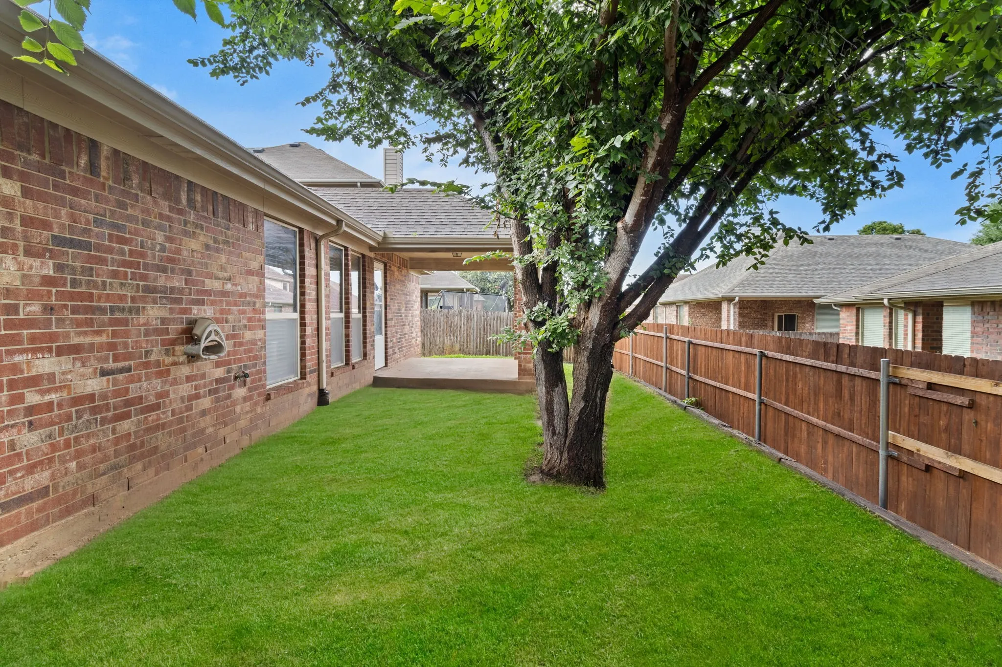 Single Family Residence For Sale in Parker County , 2213 Whitney Drive, Weatherford, Texas 76087, 4 Bedroom, 2 Bathroom, 2 Garage spaces, 1,897 Sqft, built in 2007, mls#21286160, Real Estate Agent in Weatherford, Homes For Sale in Parker county, Homes For Sale in Weatherford, Realtor in Weatherford Texas, Real Estate Brokerage Independent Realty Texas, Luminita Cordes Realtor